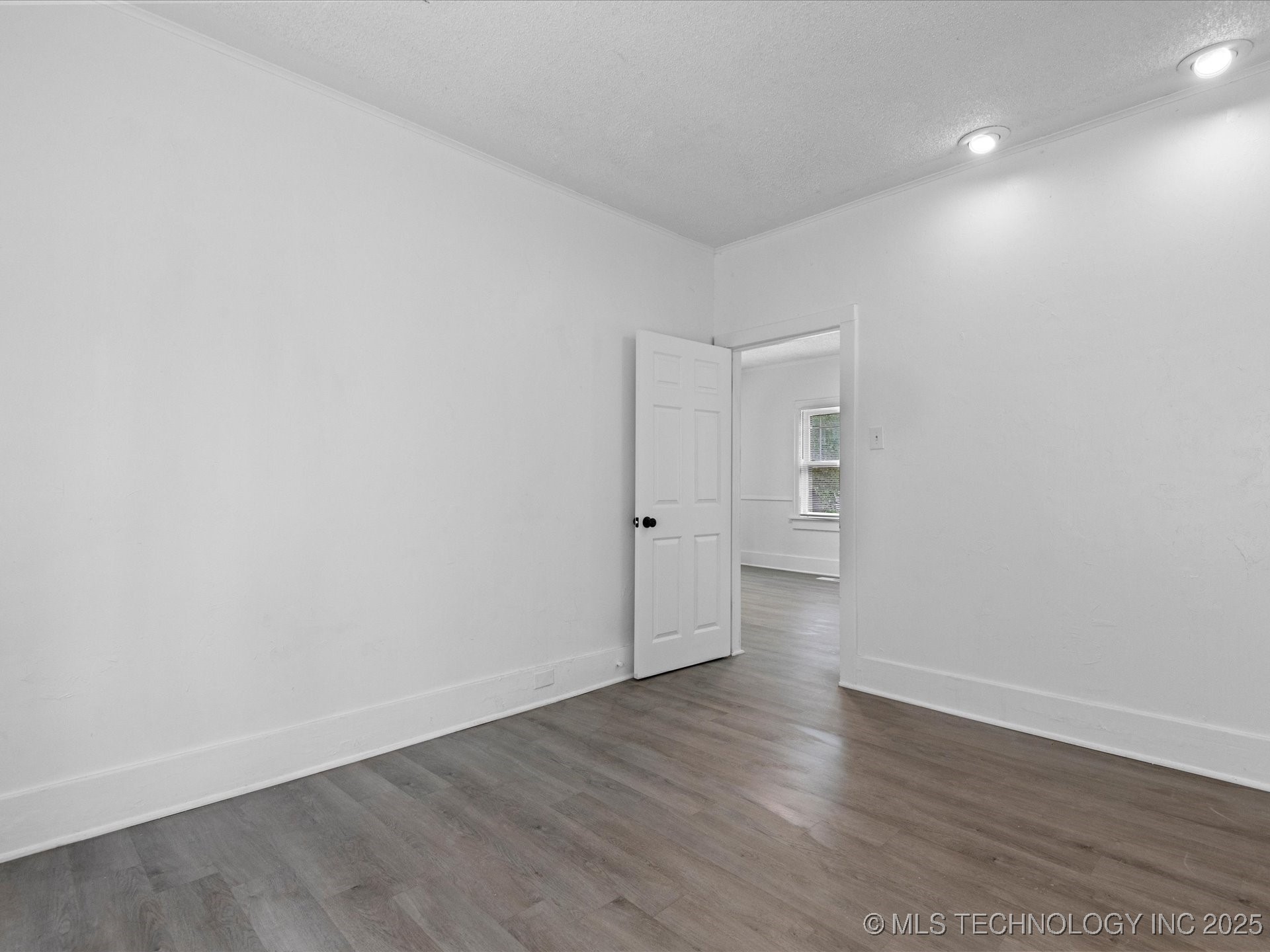 518 E 14th Property Photo 16