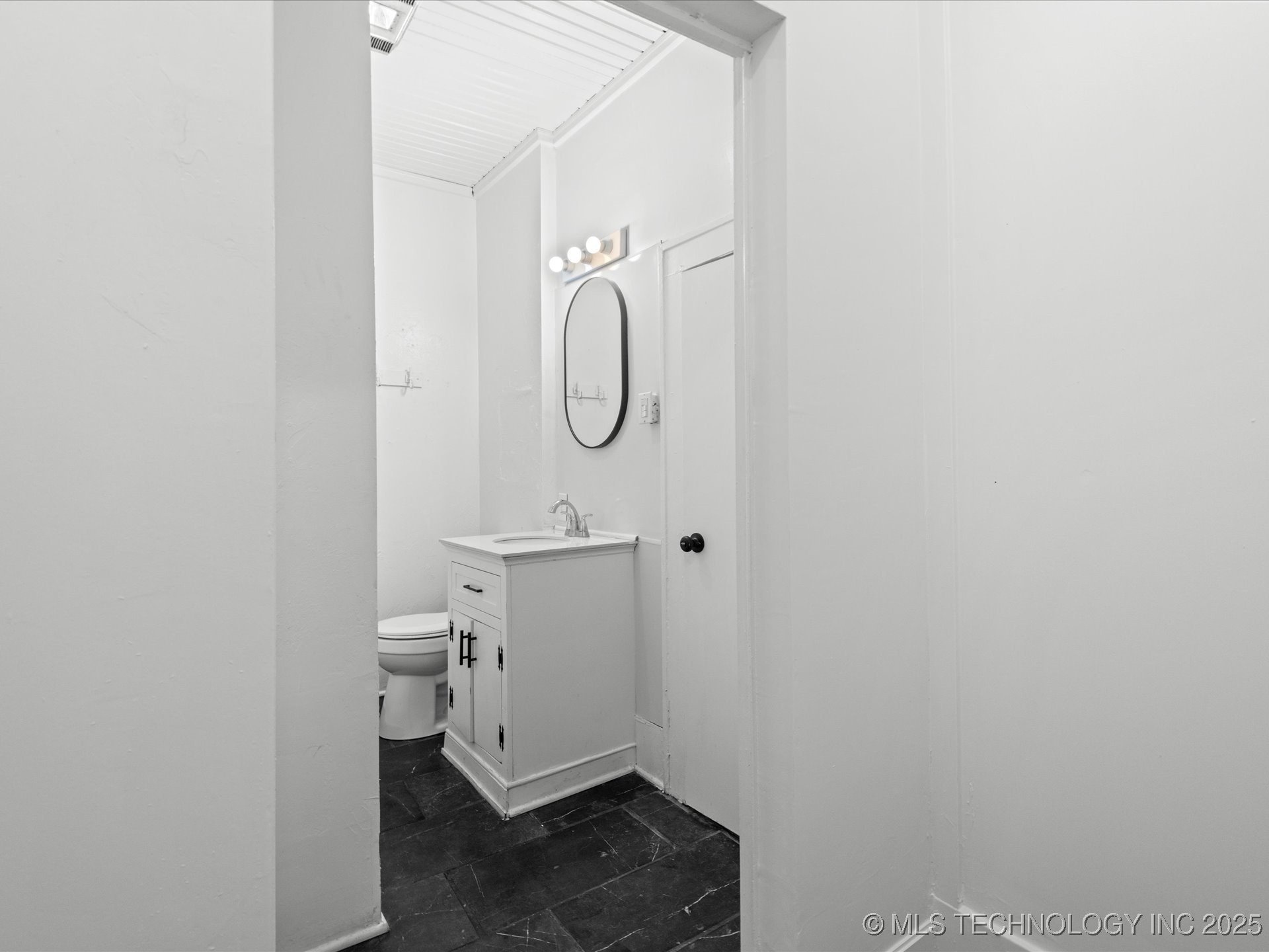 518 E 14th Property Photo 19