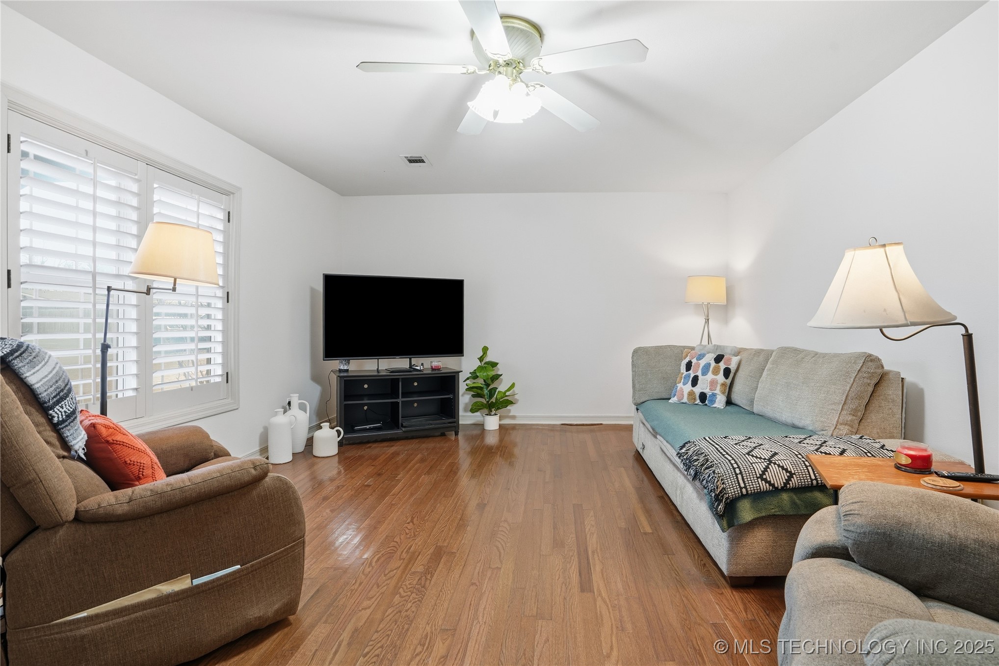 1417 E Oak Street Property Photo 9