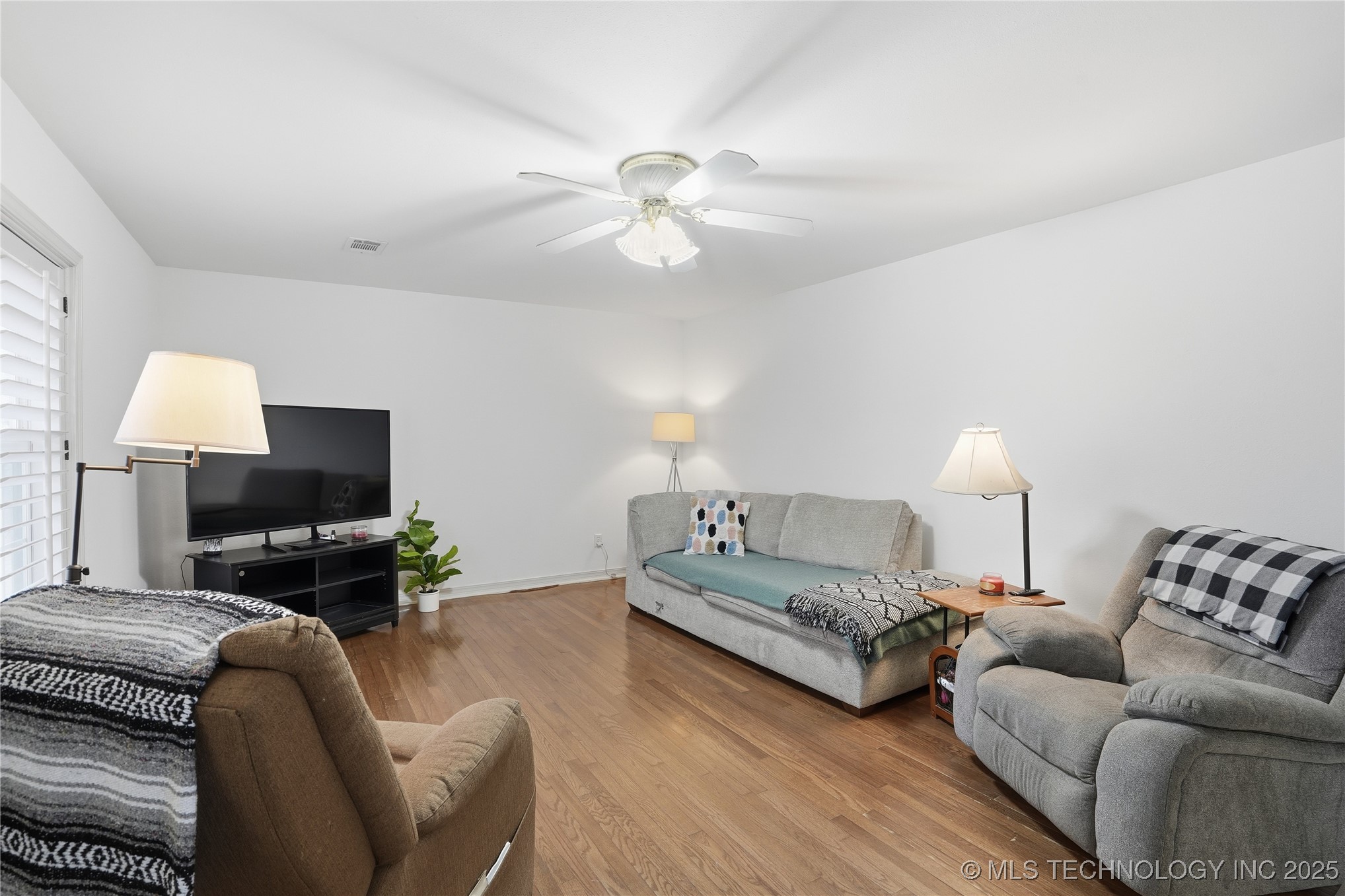 1417 E Oak Street Property Photo 10