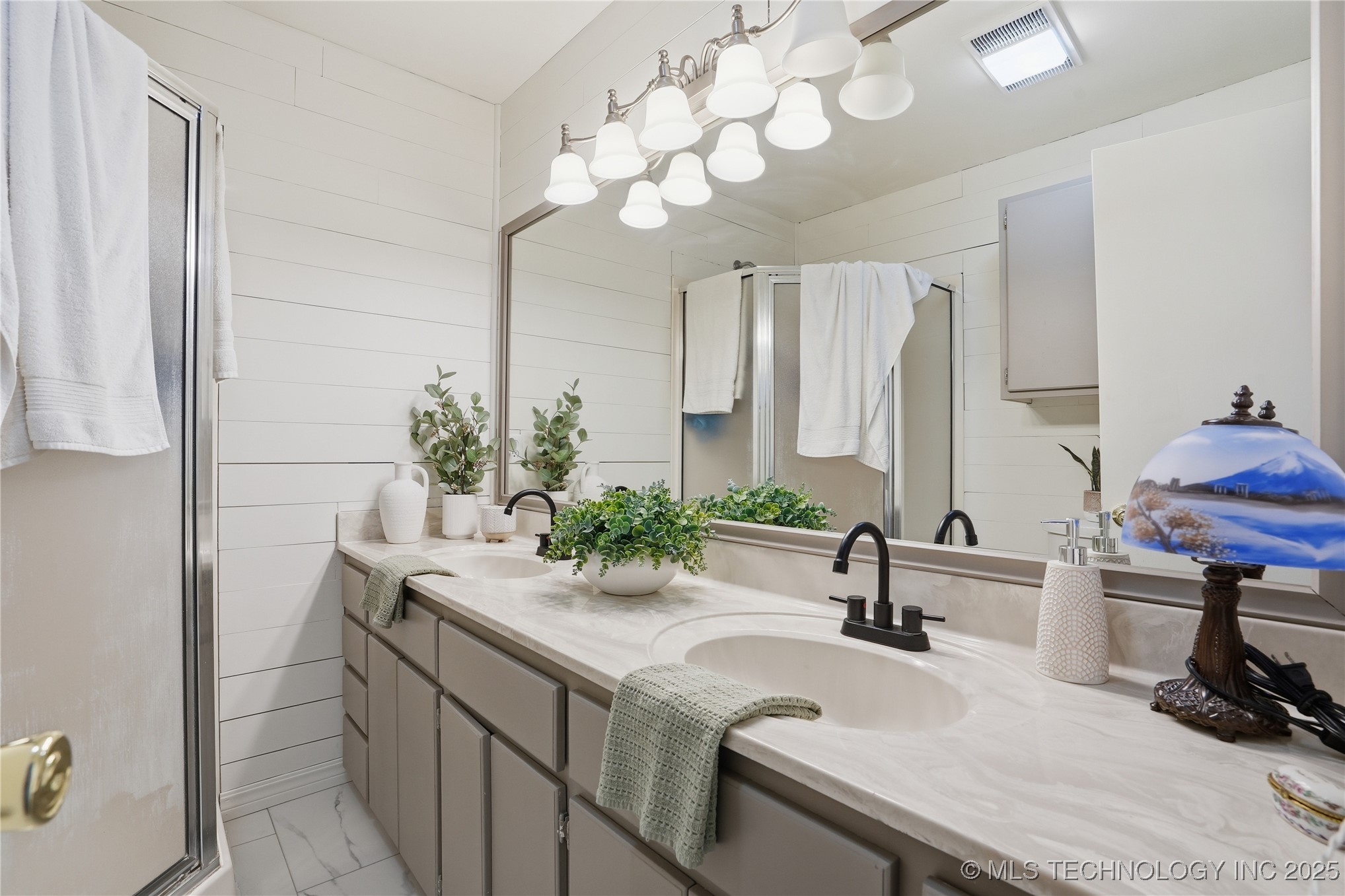 1417 E Oak Street Property Photo 26