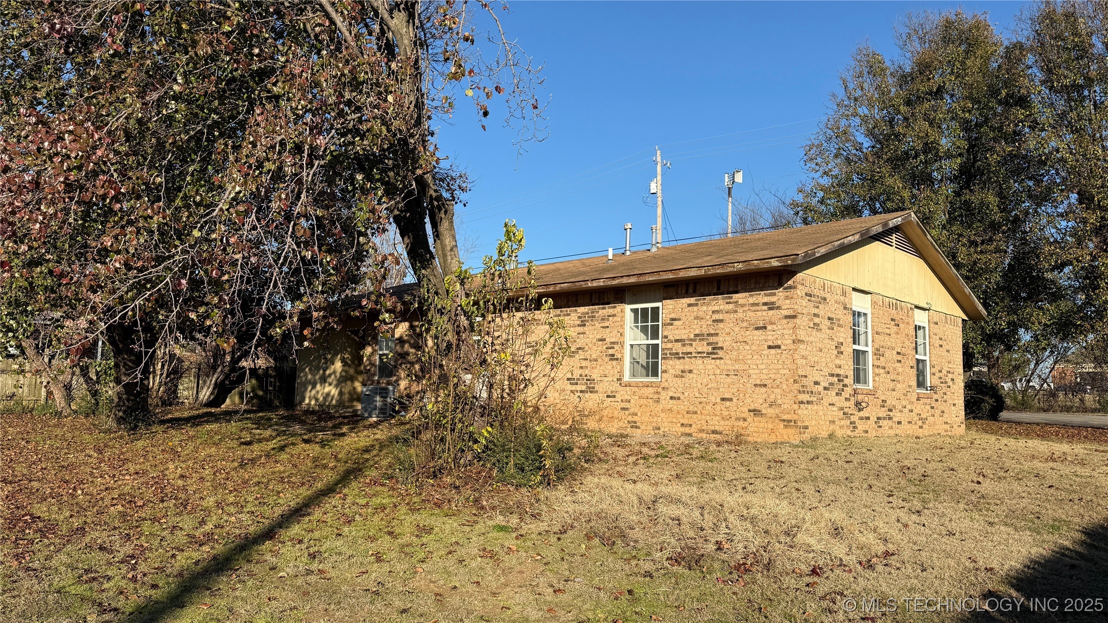 502 S Cedar Avenue Property Photo 4