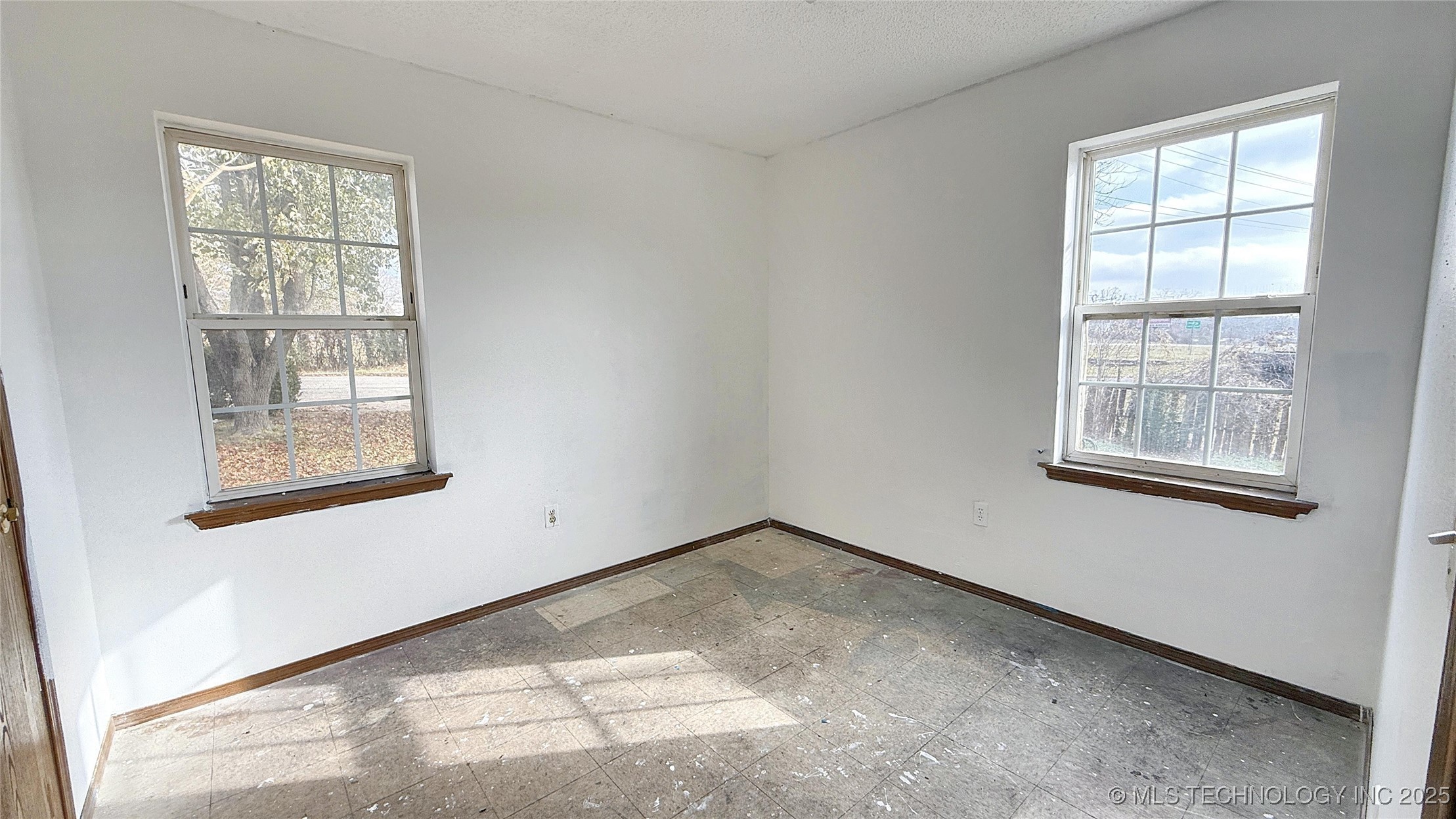 502 S Cedar Avenue Property Photo 9