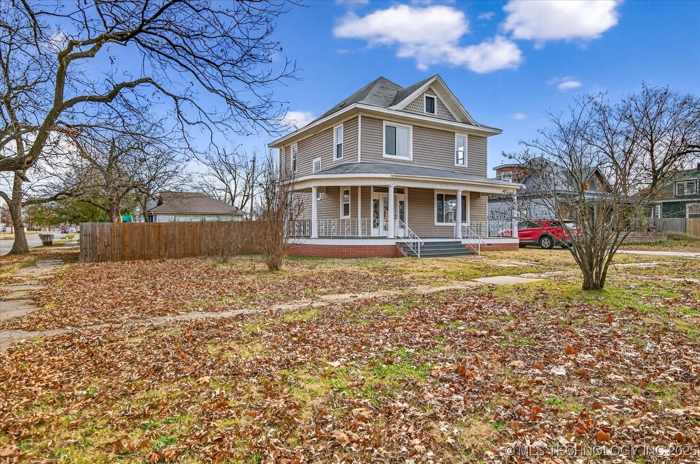 1000 SW Jennings Avenue Property Photo 1