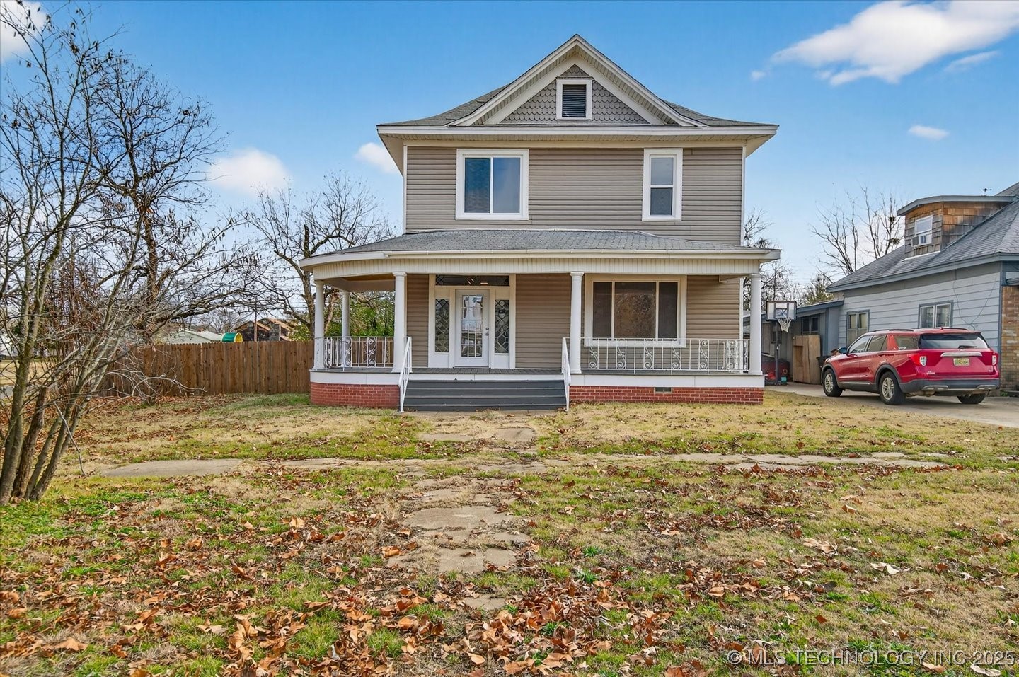 1000 Sw Jennings Avenue Property Photo 2