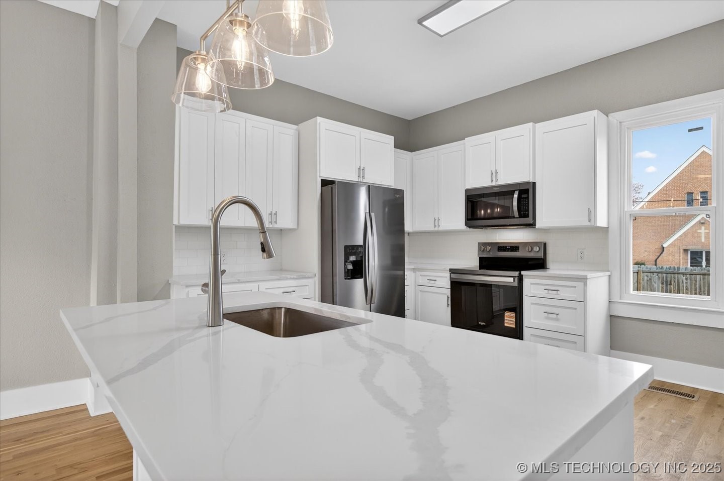 1000 Sw Jennings Avenue Property Photo 10