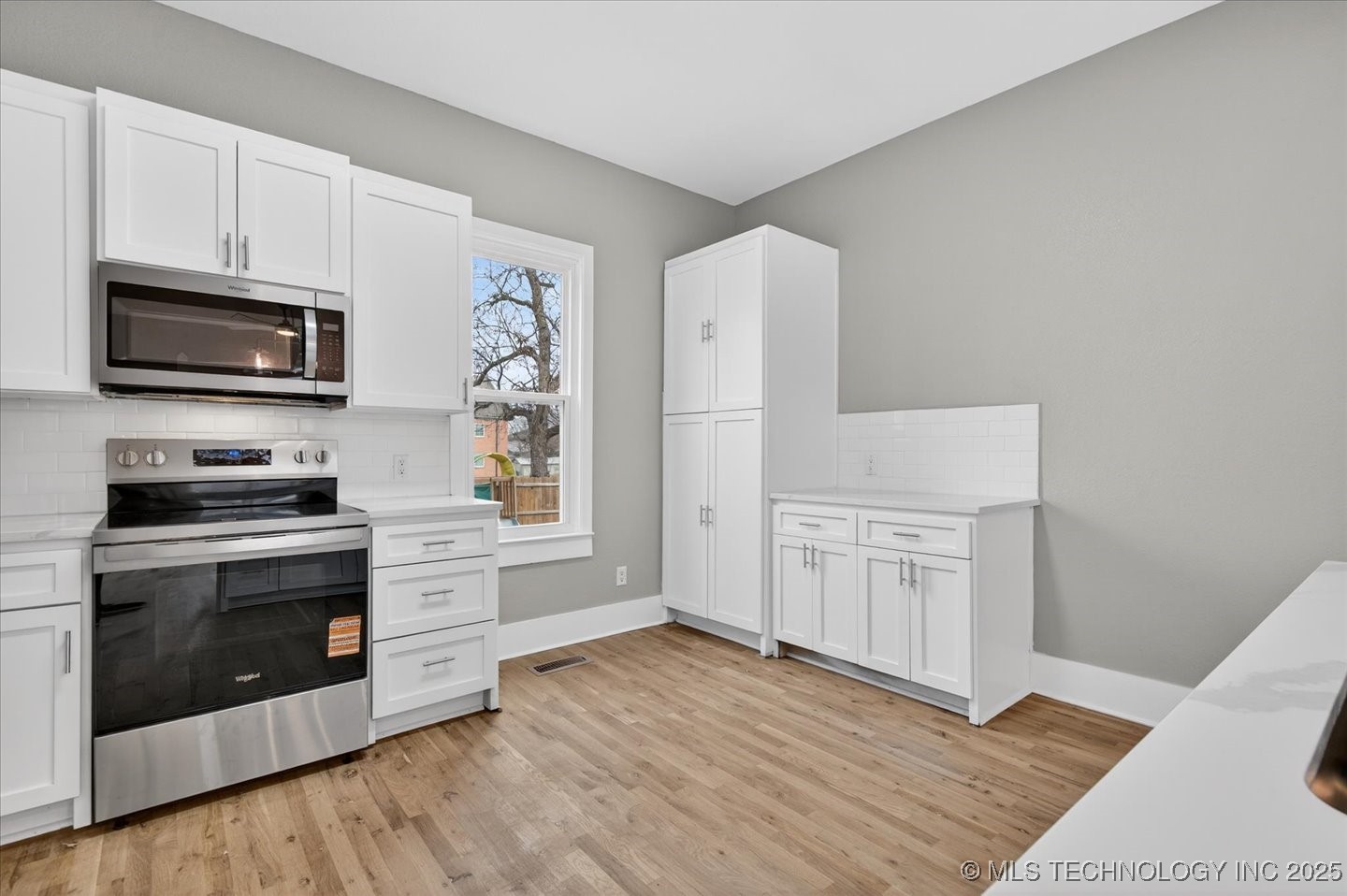 1000 Sw Jennings Avenue Property Photo 11