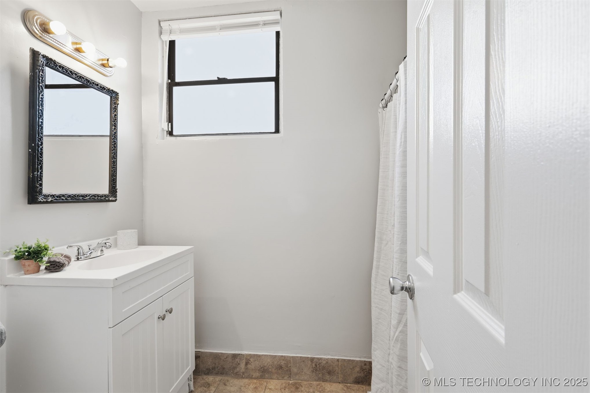 2129 S 103rd East Avenue Property Photo 13