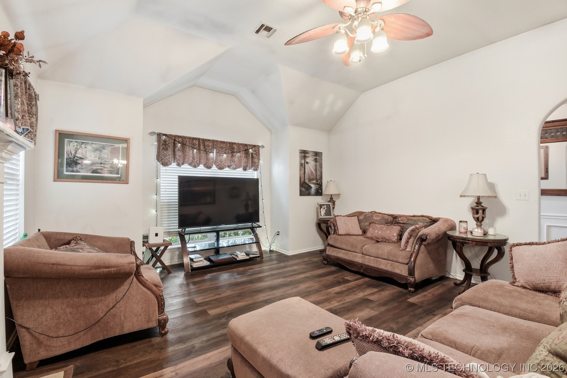 10003 N 103rd East Avenue Property Photo 5