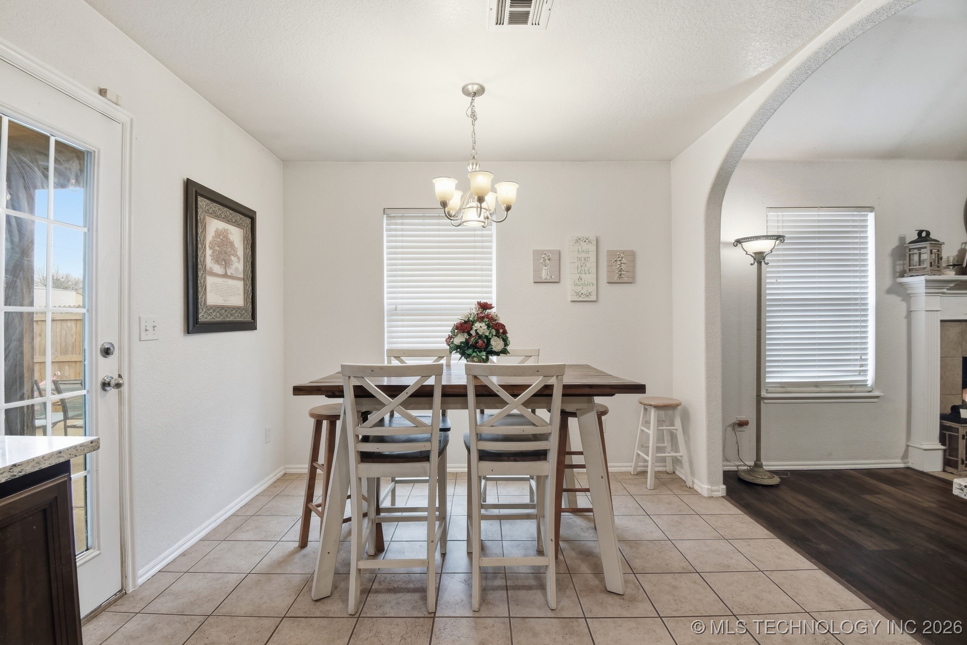 10003 N 103rd East Avenue Property Photo 12