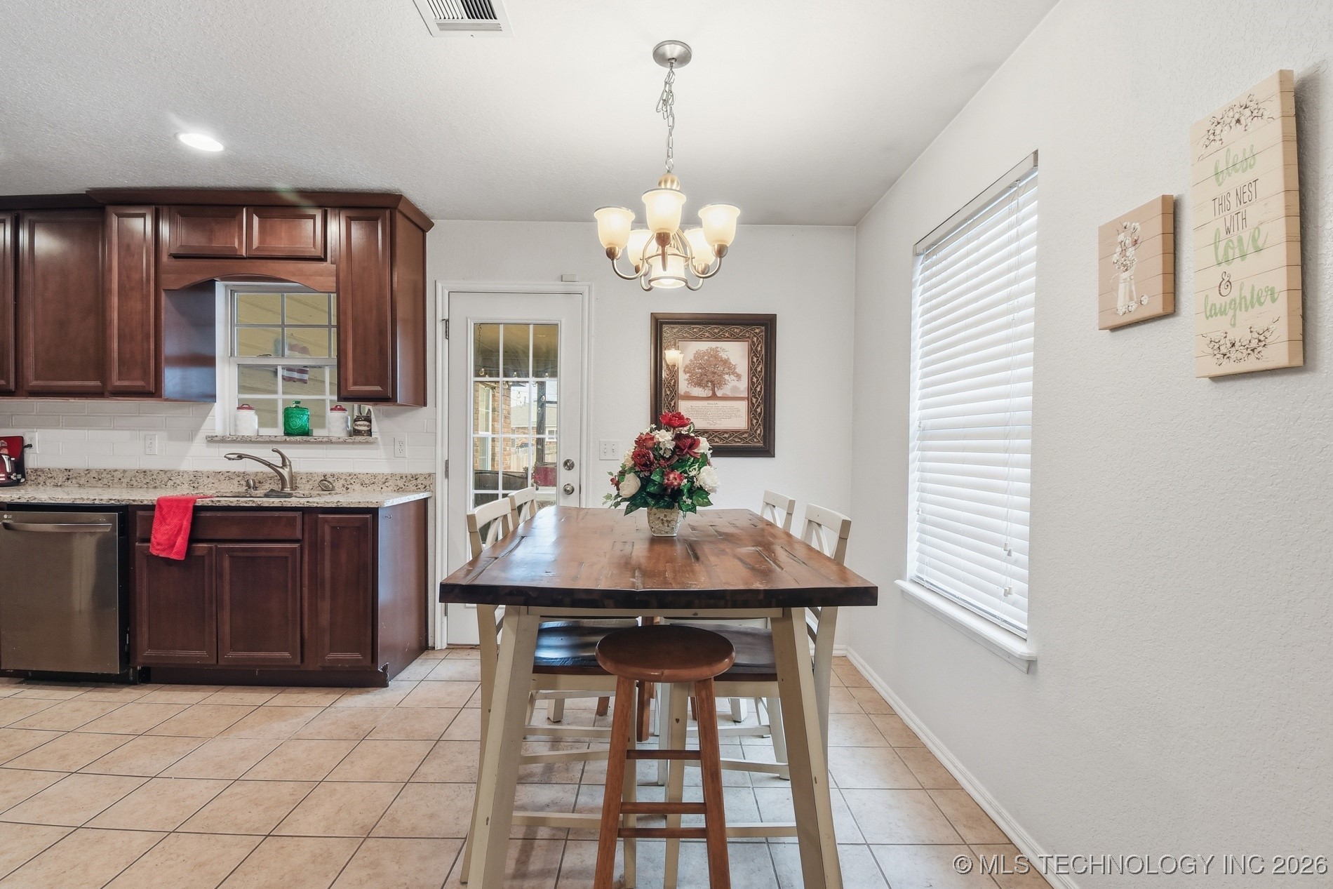 10003 N 103rd East Avenue Property Photo 19