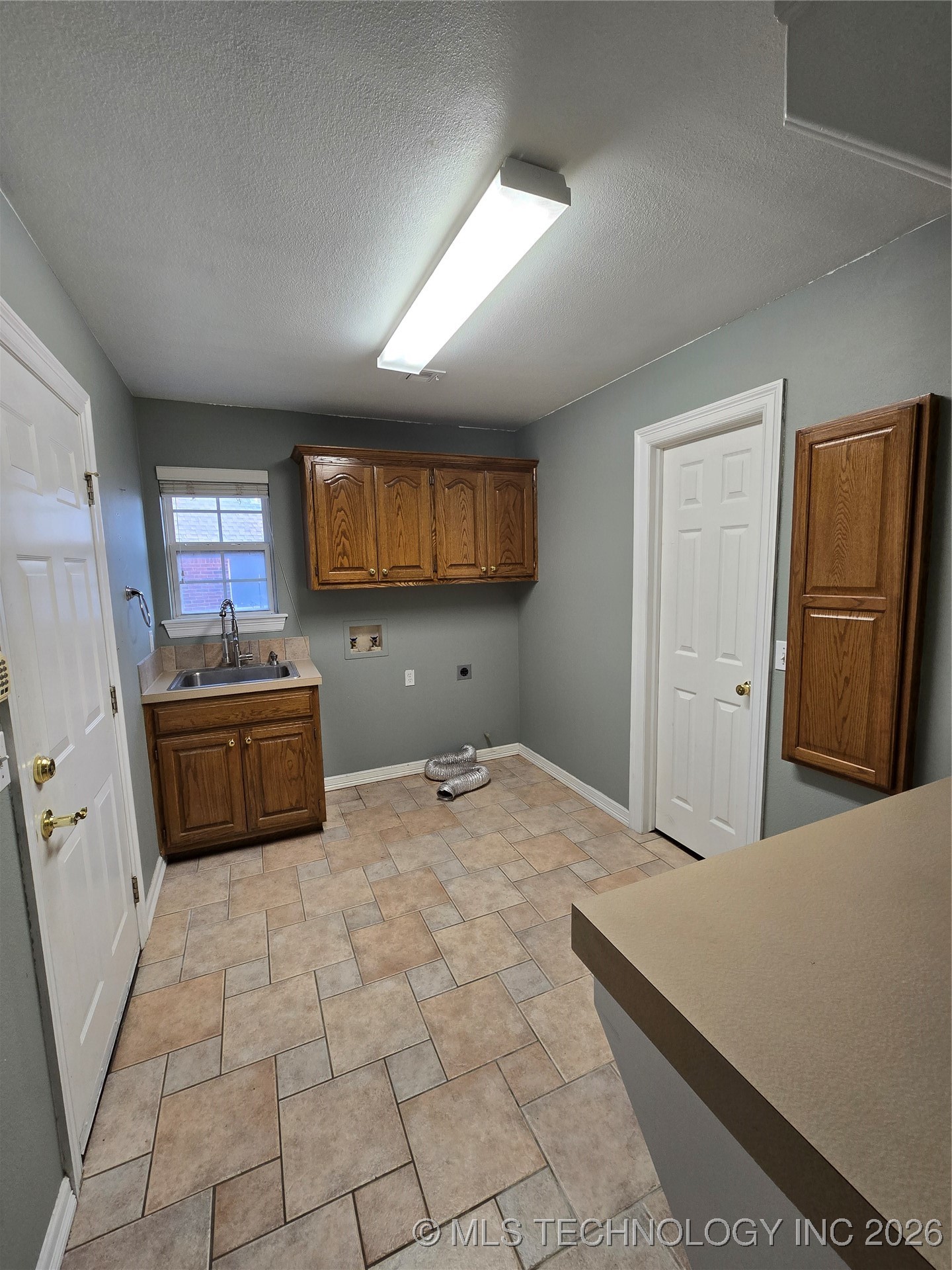 8704 N 140th East Court Property Photo 6