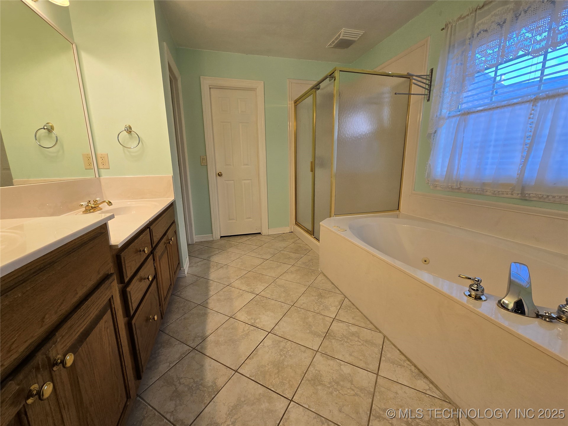 8704 N 140th East Court Property Photo 8