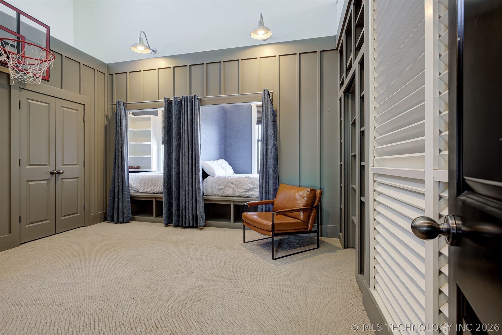 31 Boulevard Property Photo 45