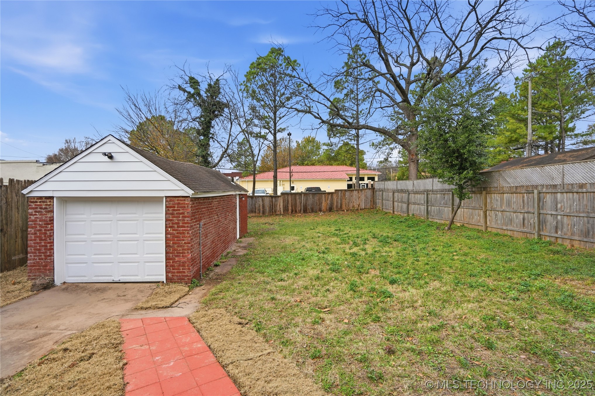 1628 S Victor Avenue Property Photo 31