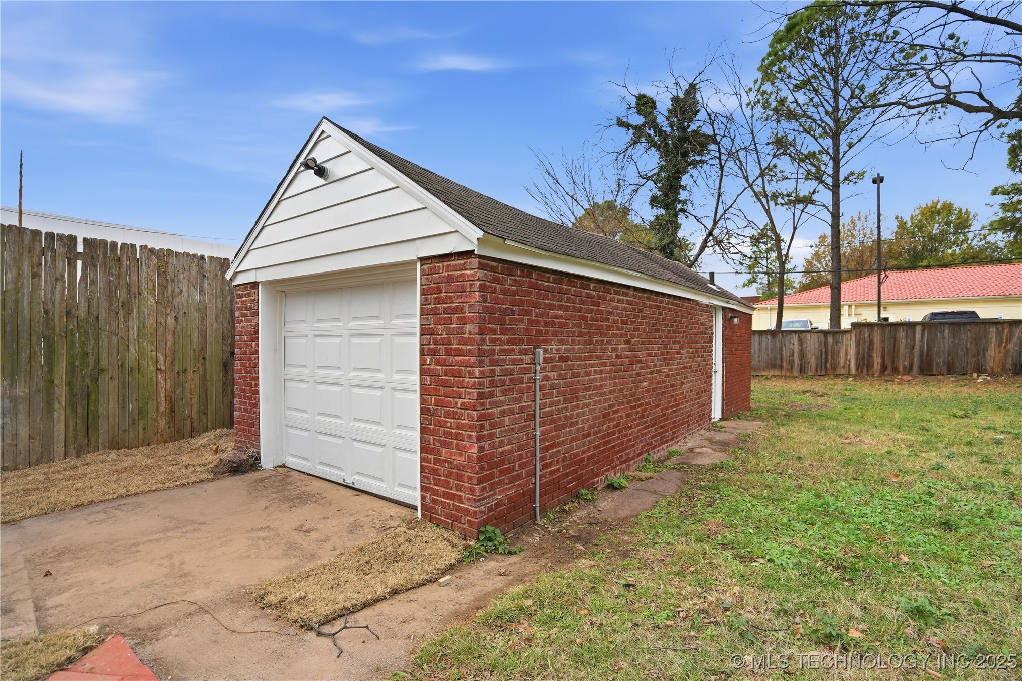 1628 S Victor Avenue Property Photo 32