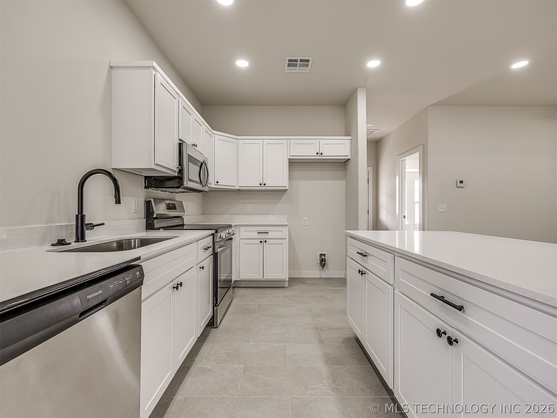 1879 Rockford Drive Property Photo 15