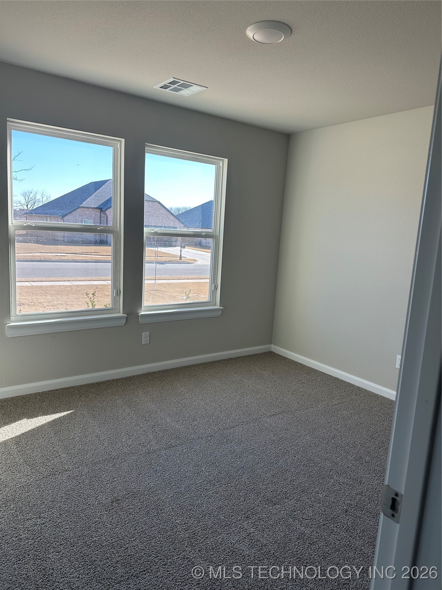 7416 N 155th Avenue E Property Photo 4