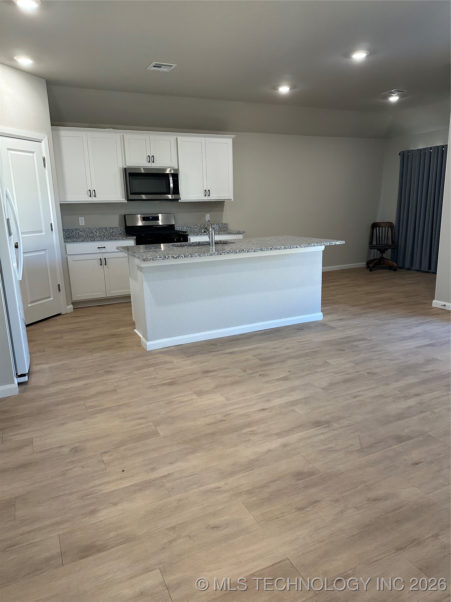 7416 N 155th Avenue E Property Photo 7