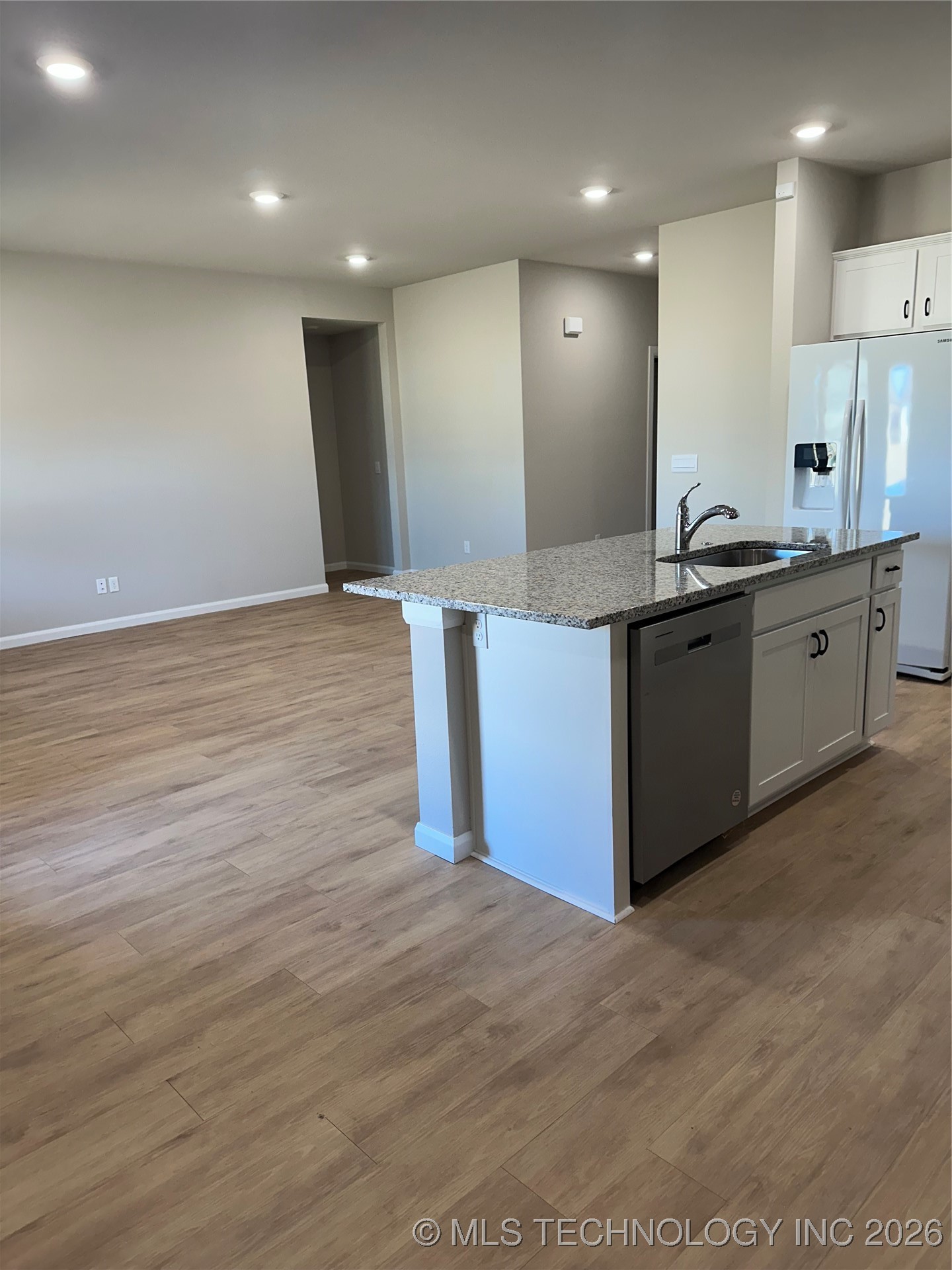 7416 N 155th Avenue E Property Photo 8