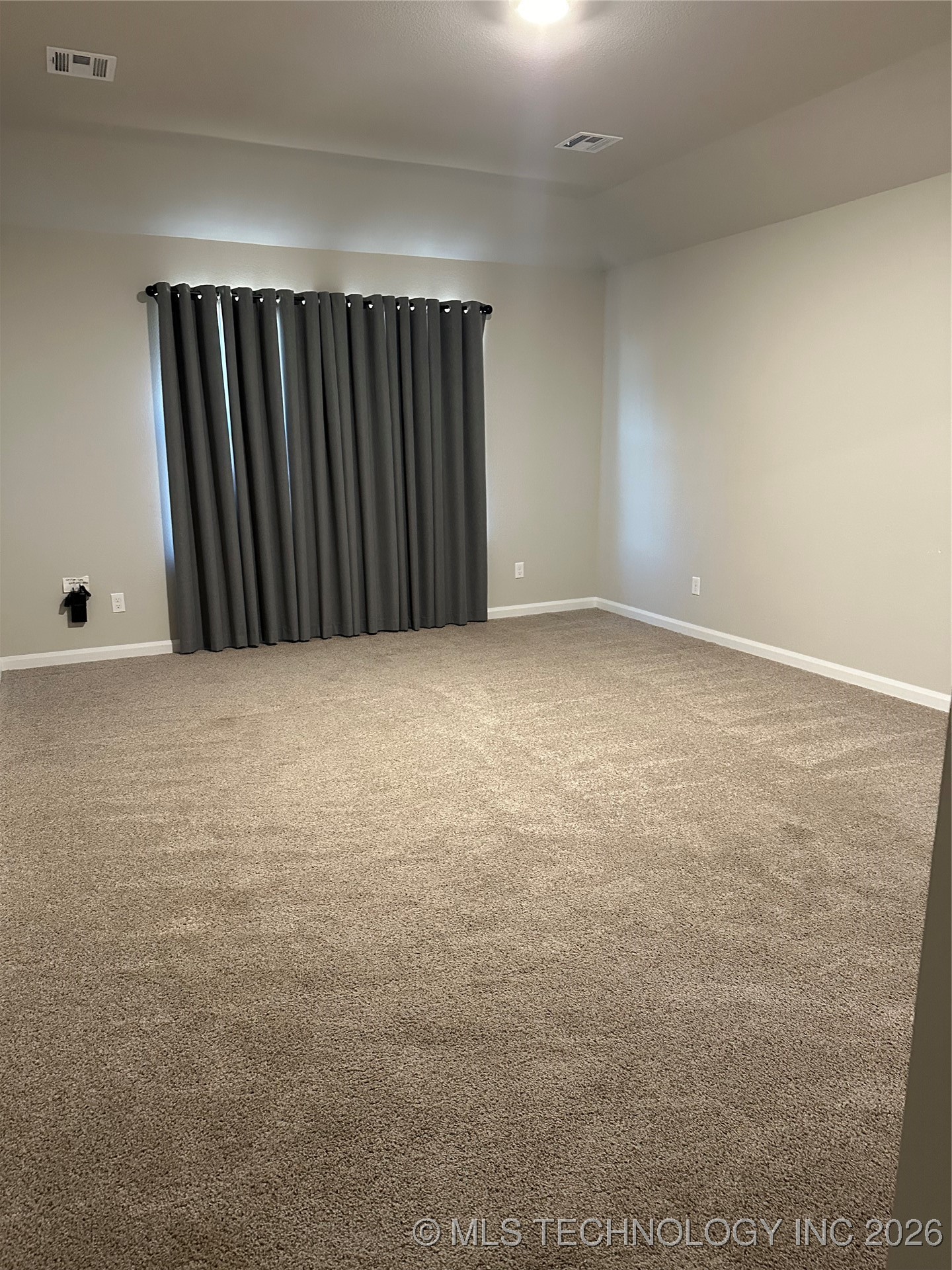 7416 N 155th Avenue E Property Photo 9