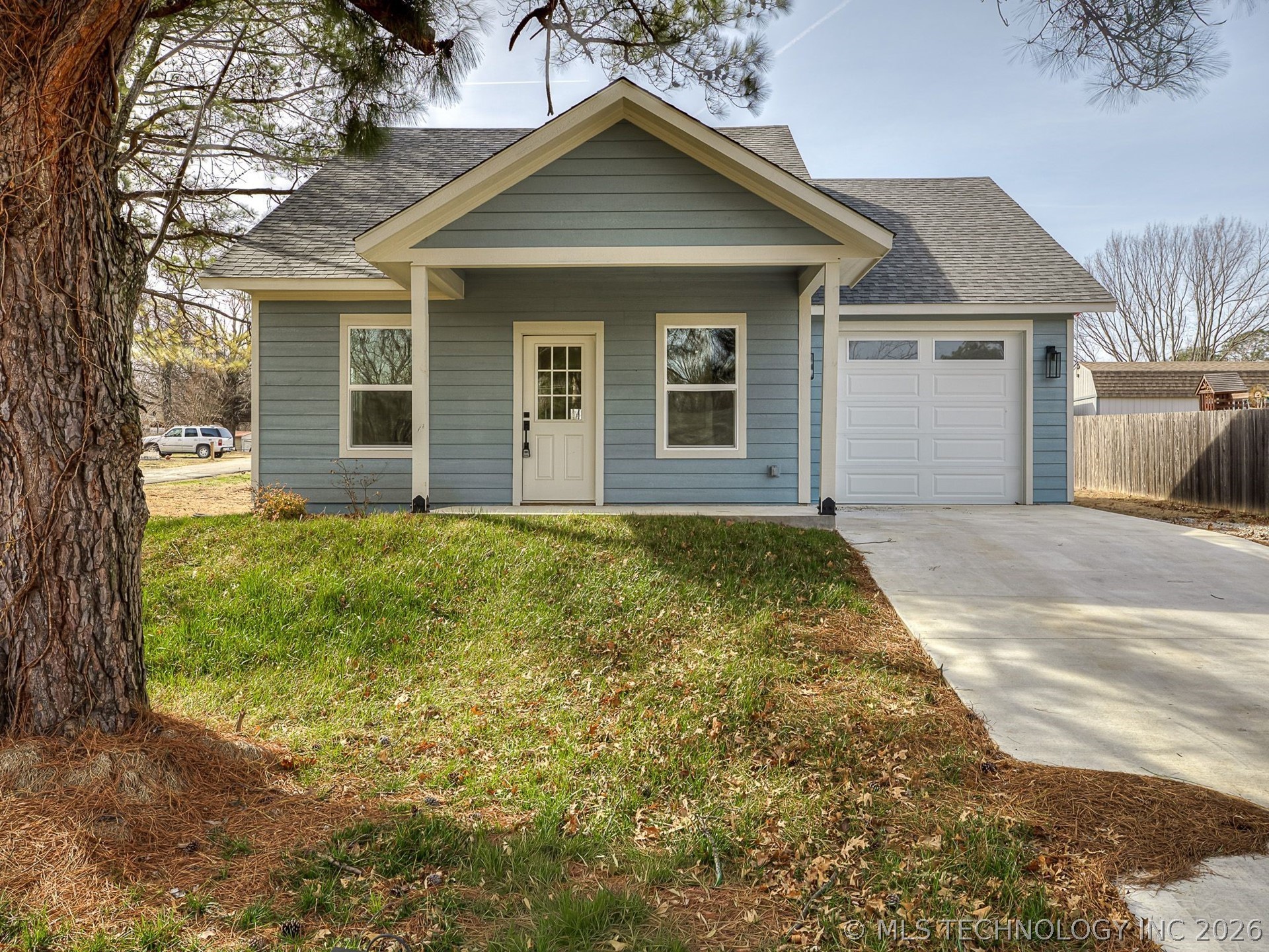 1701 E Mcgill Circle Property Photo 4