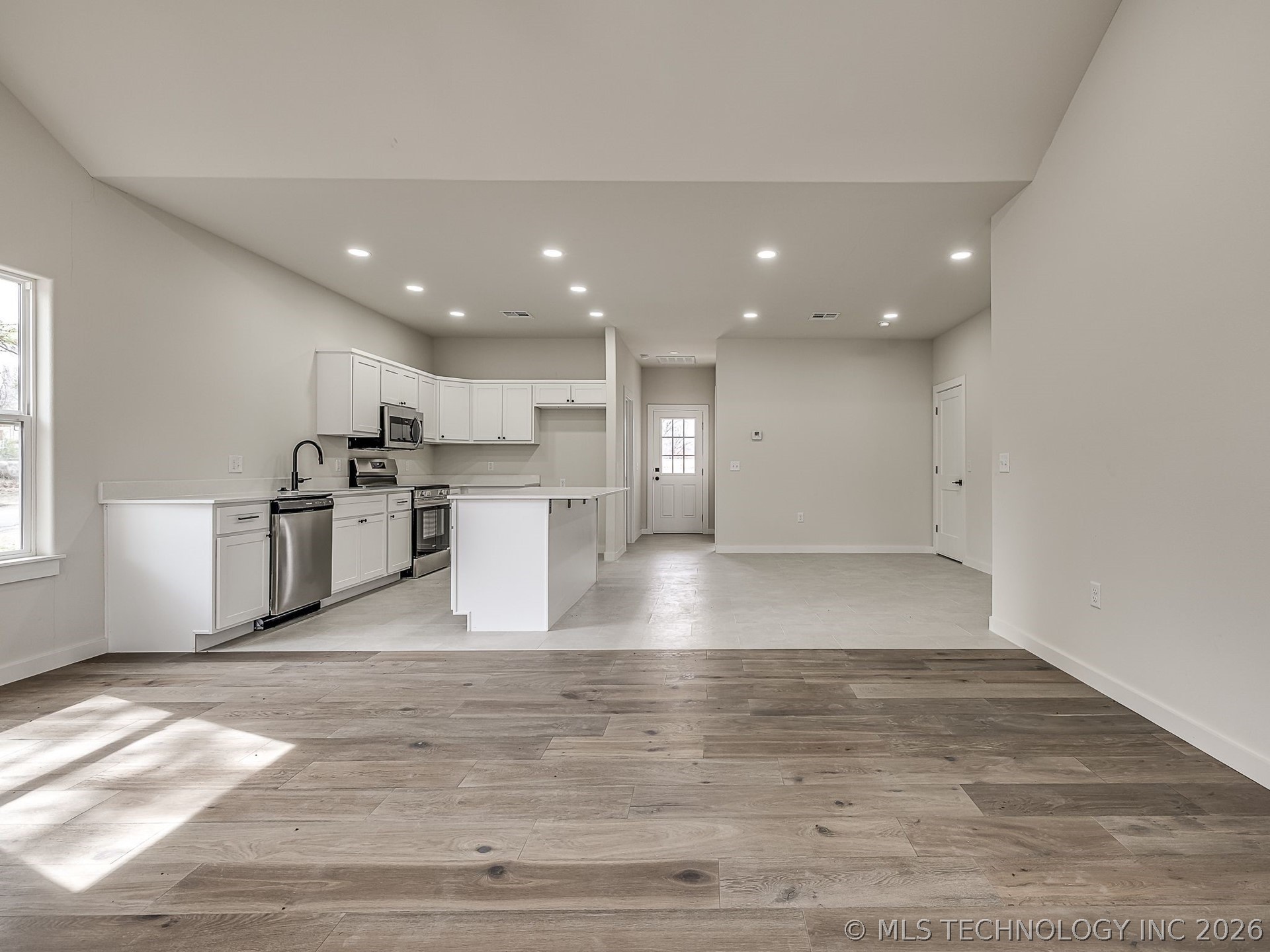 1701 E Mcgill Circle Property Photo 8