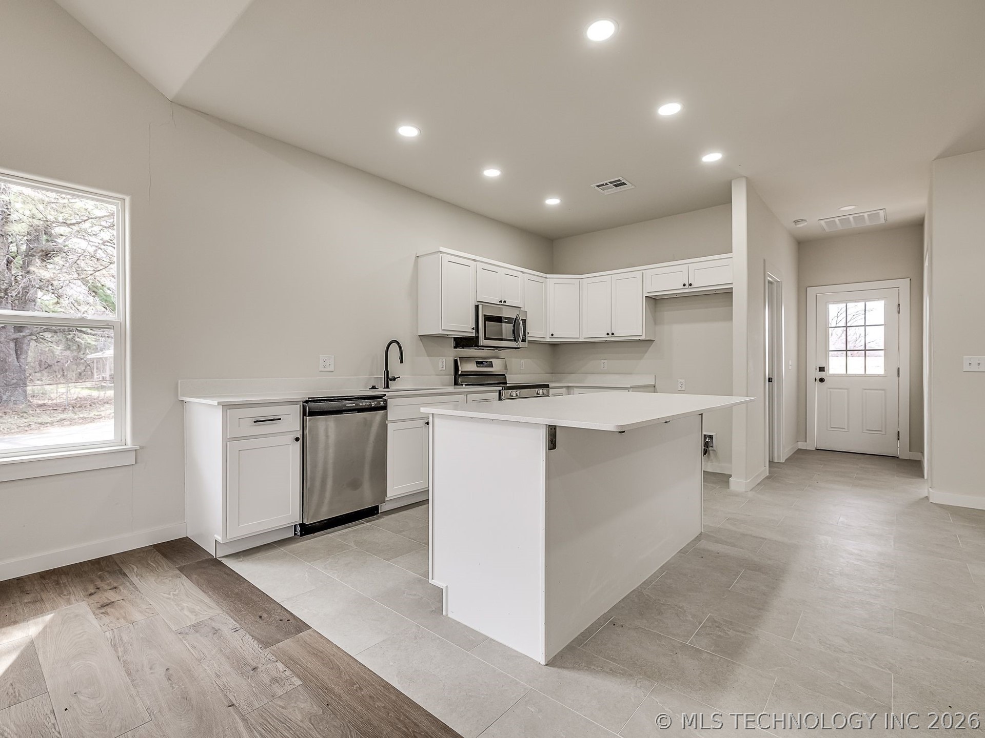 1701 E Mcgill Circle Property Photo 12