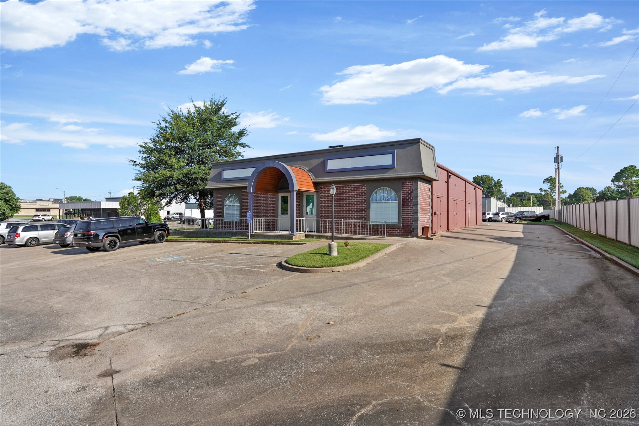 500 W Atlanta Street Property Photo 6