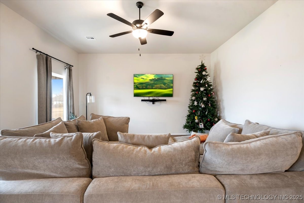 7153 E 131 Court S Property Photo 5