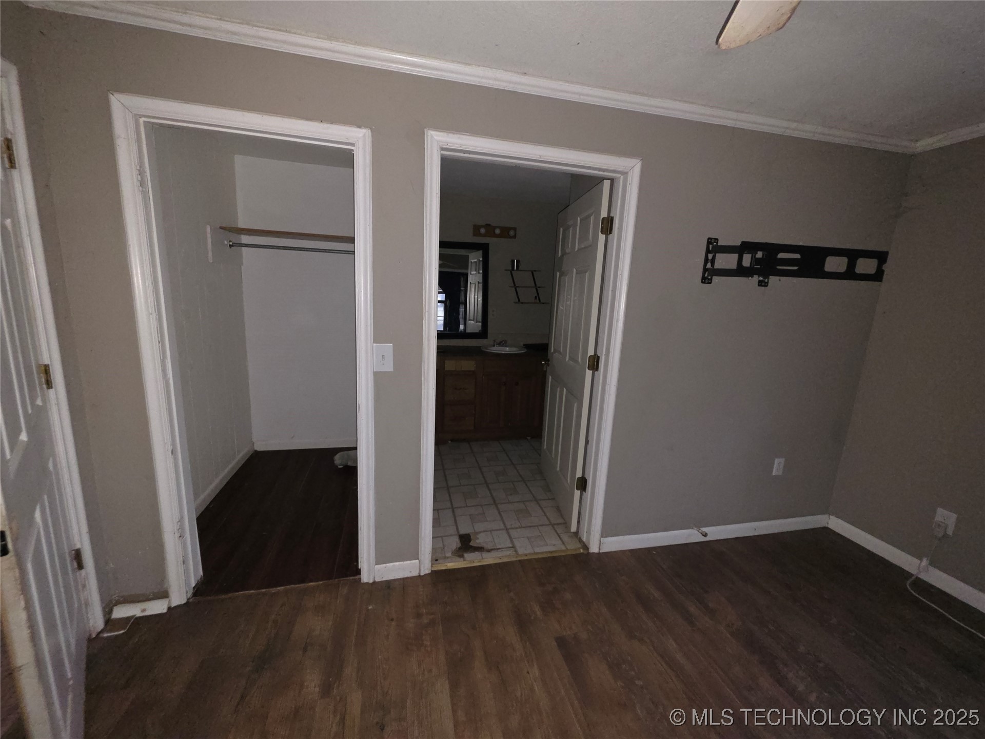 114 E Elm Street Property Photo 4