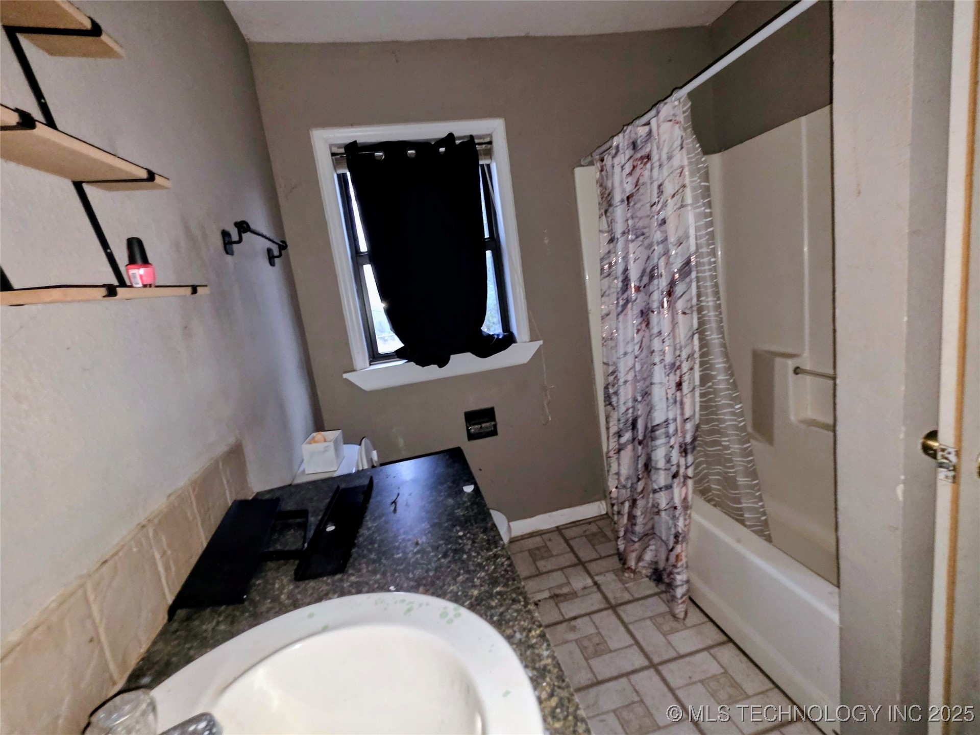 114 E Elm Street Property Photo 5