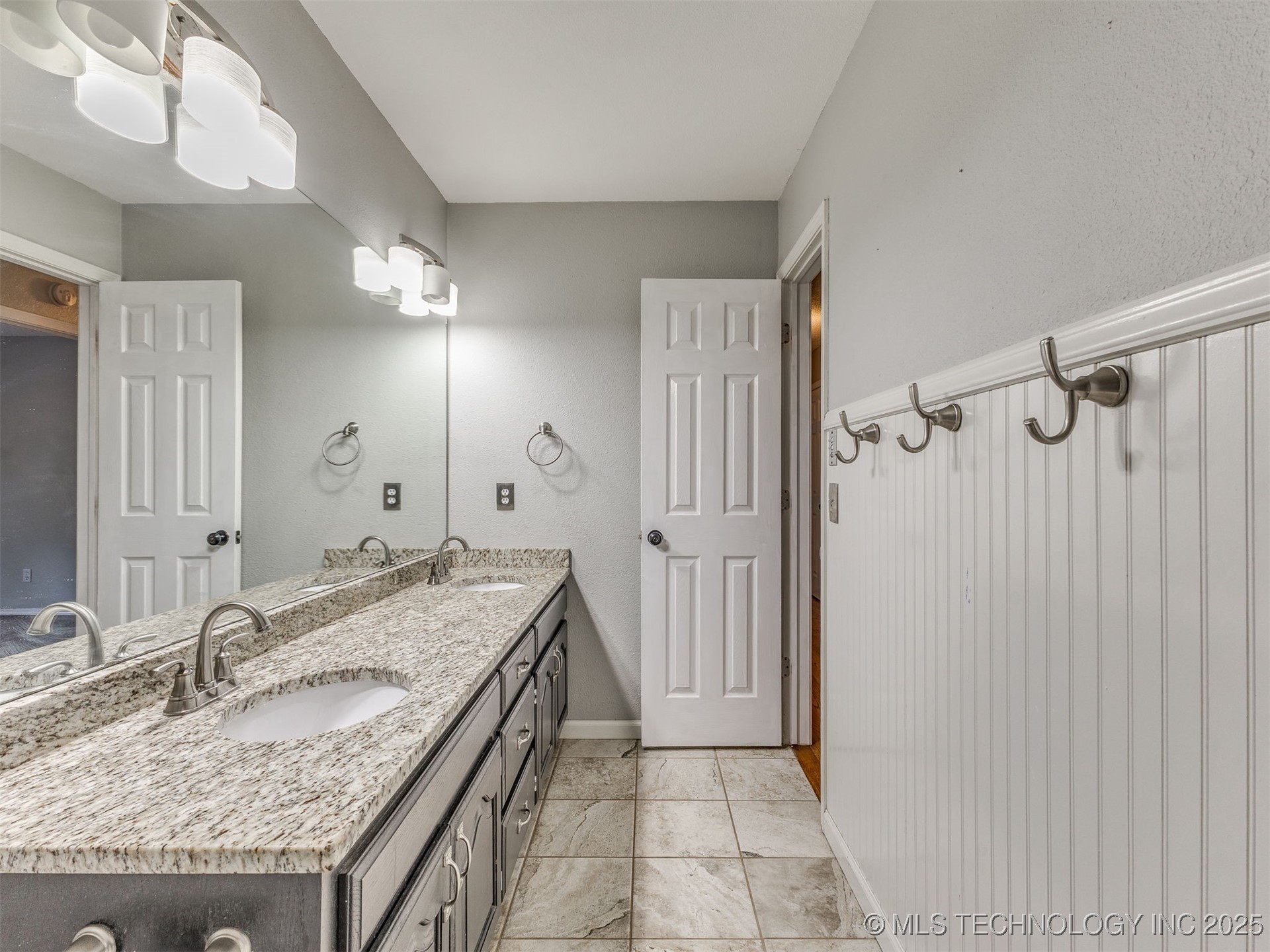 3713 S 71st West Avenue Property Photo 44