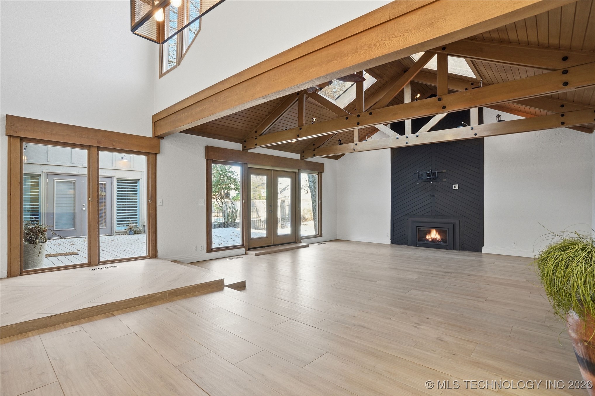 10203 S Richmond Avenue Property Photo 8