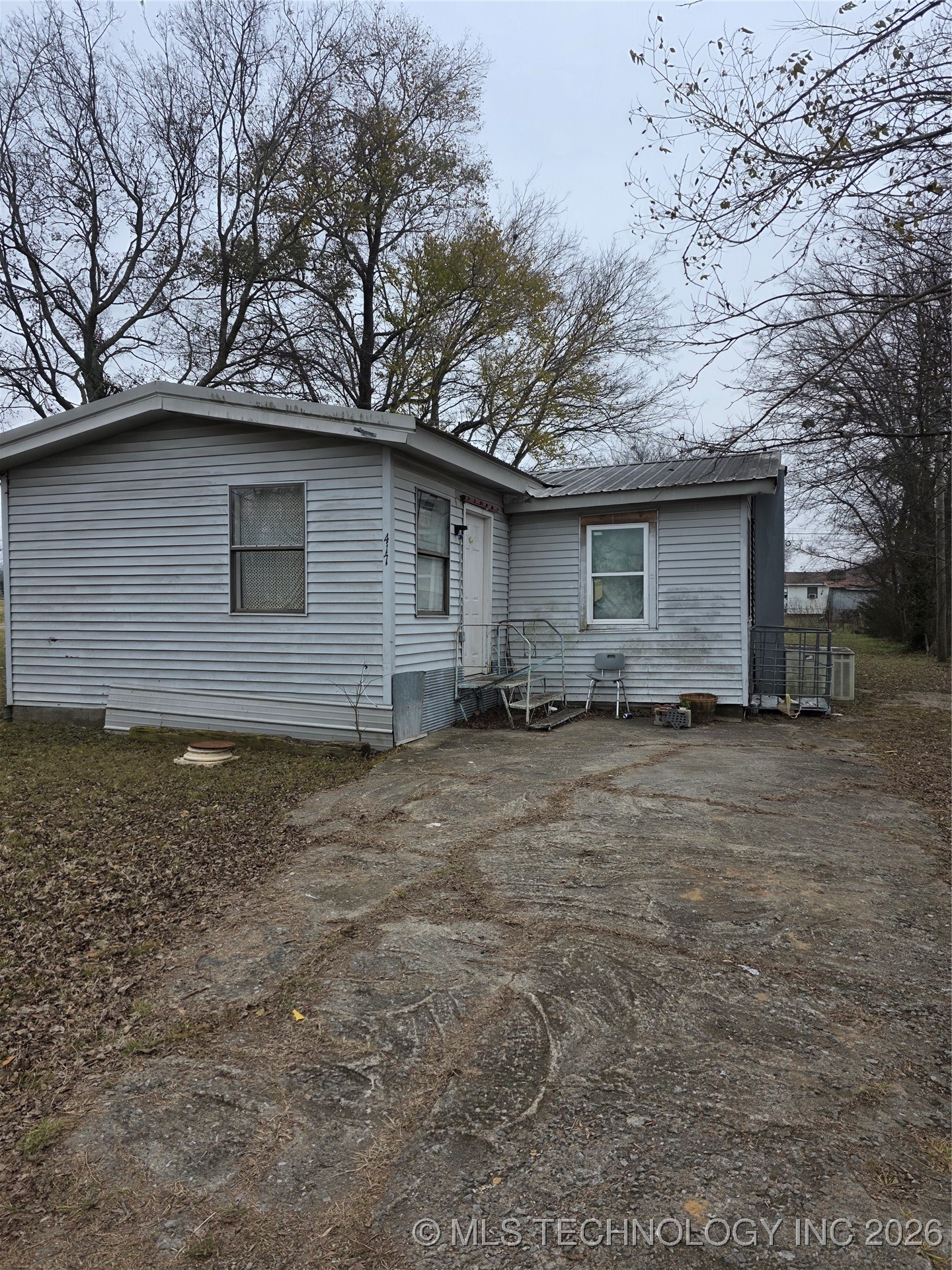 420 E Holly Street Property Photo 1