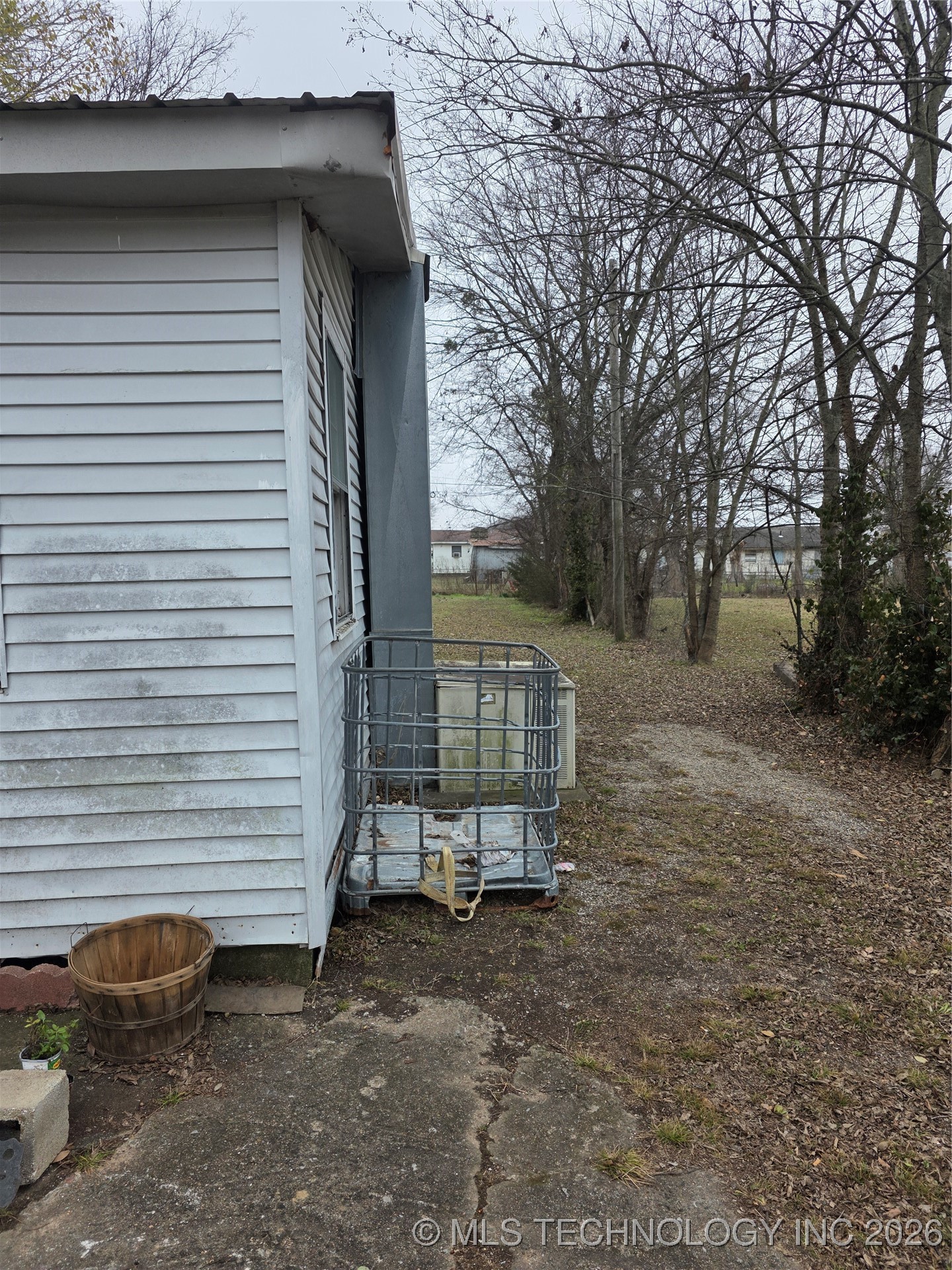 420 E Holly Street Property Photo 3