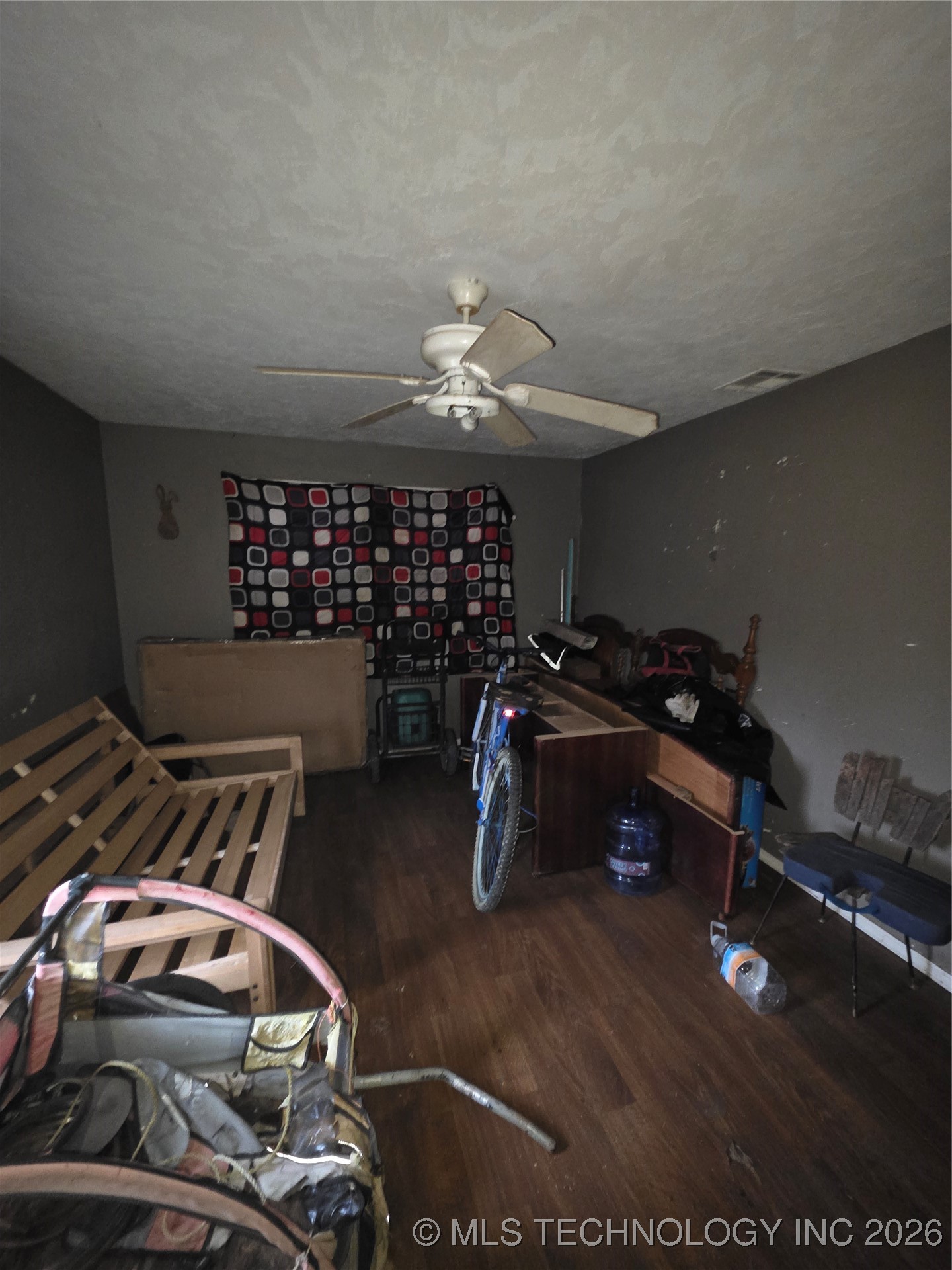 420 E Holly Street Property Photo 4