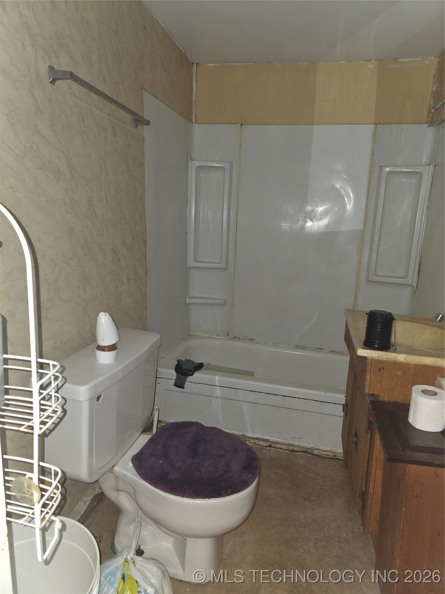 420 E Holly Street Property Photo 5