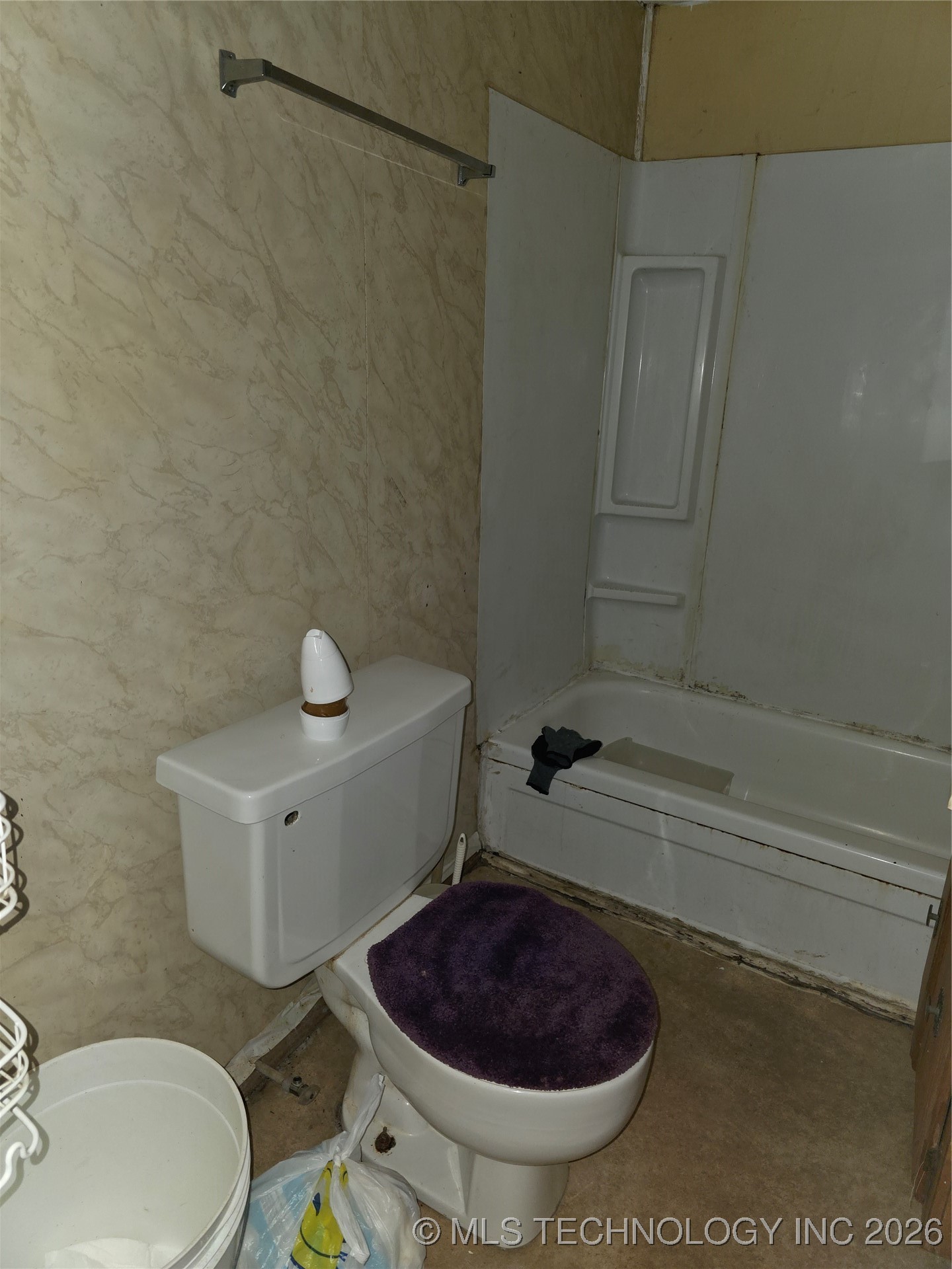 420 E Holly Street Property Photo 6