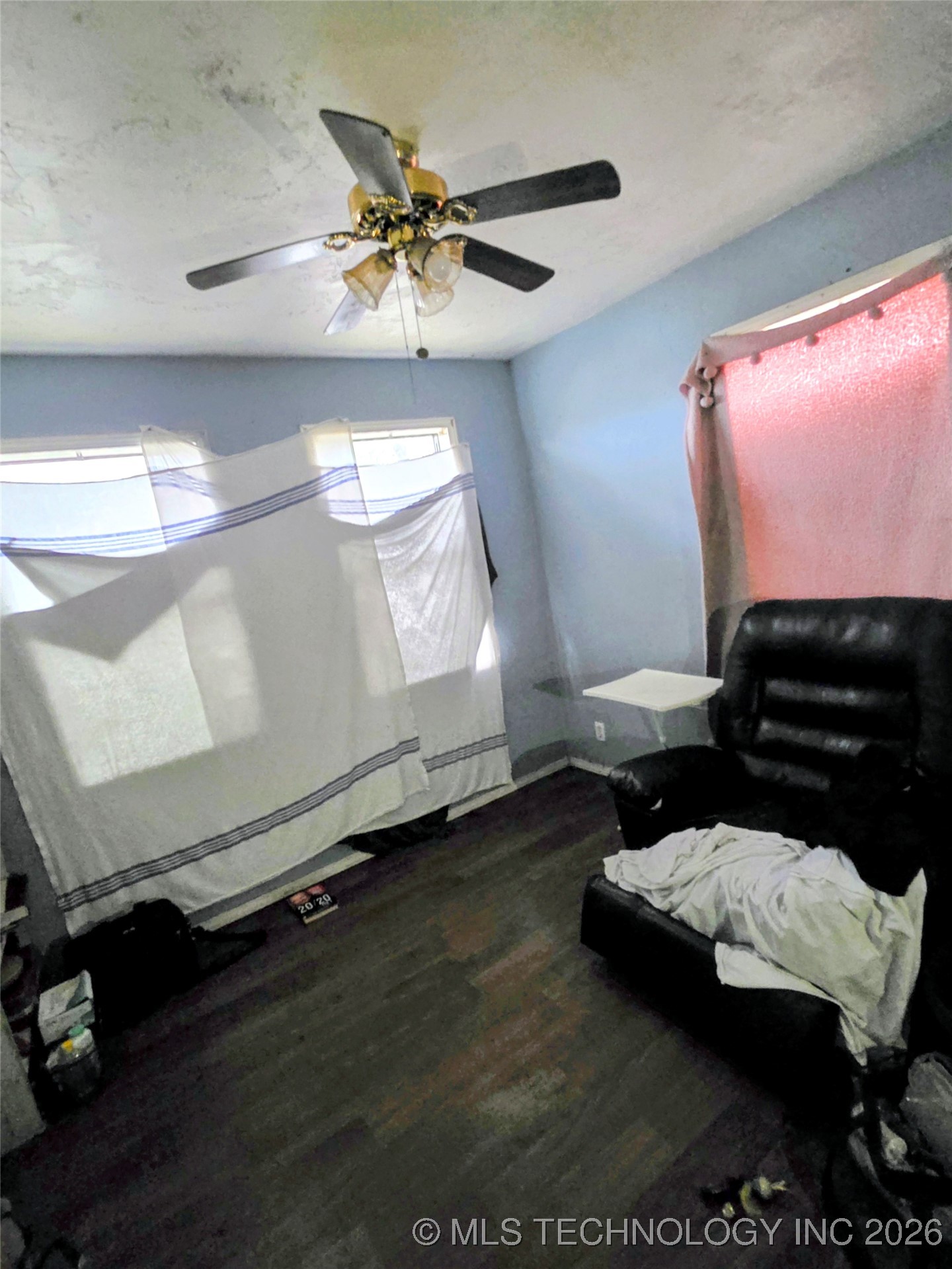 420 E Holly Street Property Photo 9