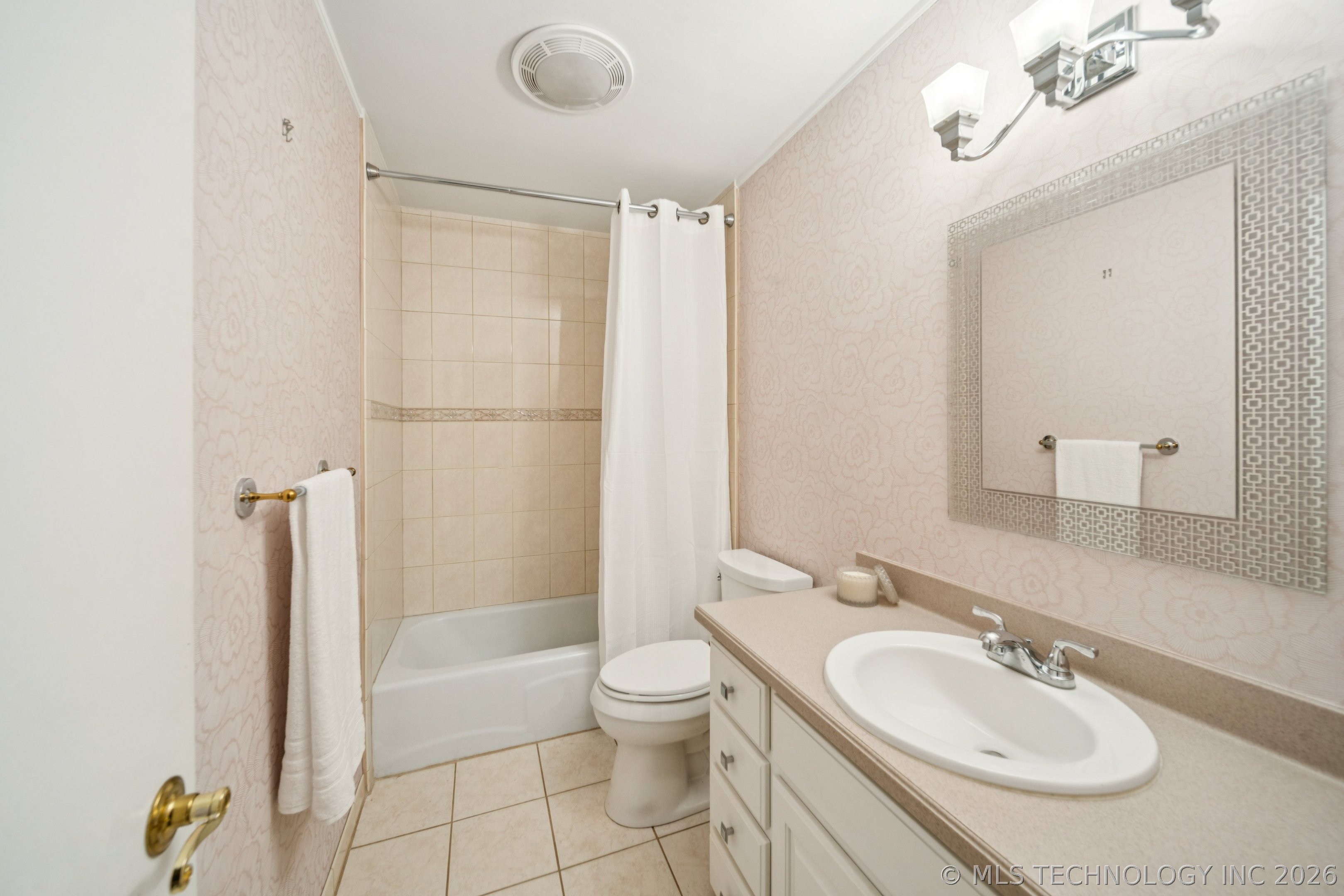 3208 E 80th Place S Property Photo 18