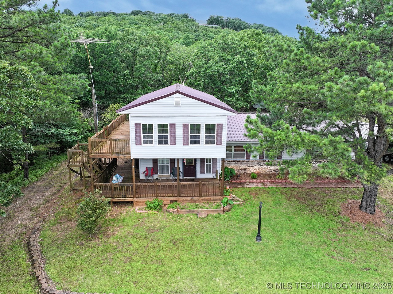 100220 Highway 100 Property Photo 1