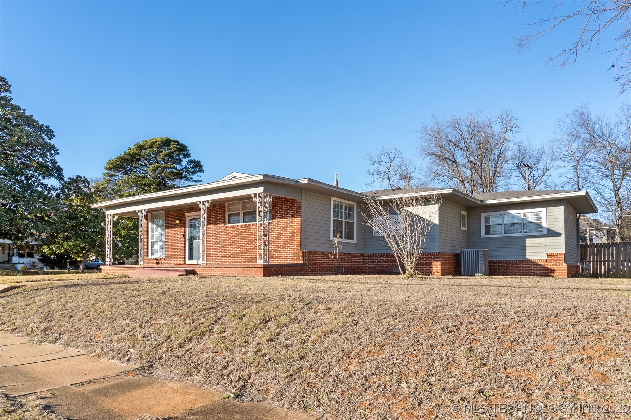 624 W Cedar Street Property Photo 1