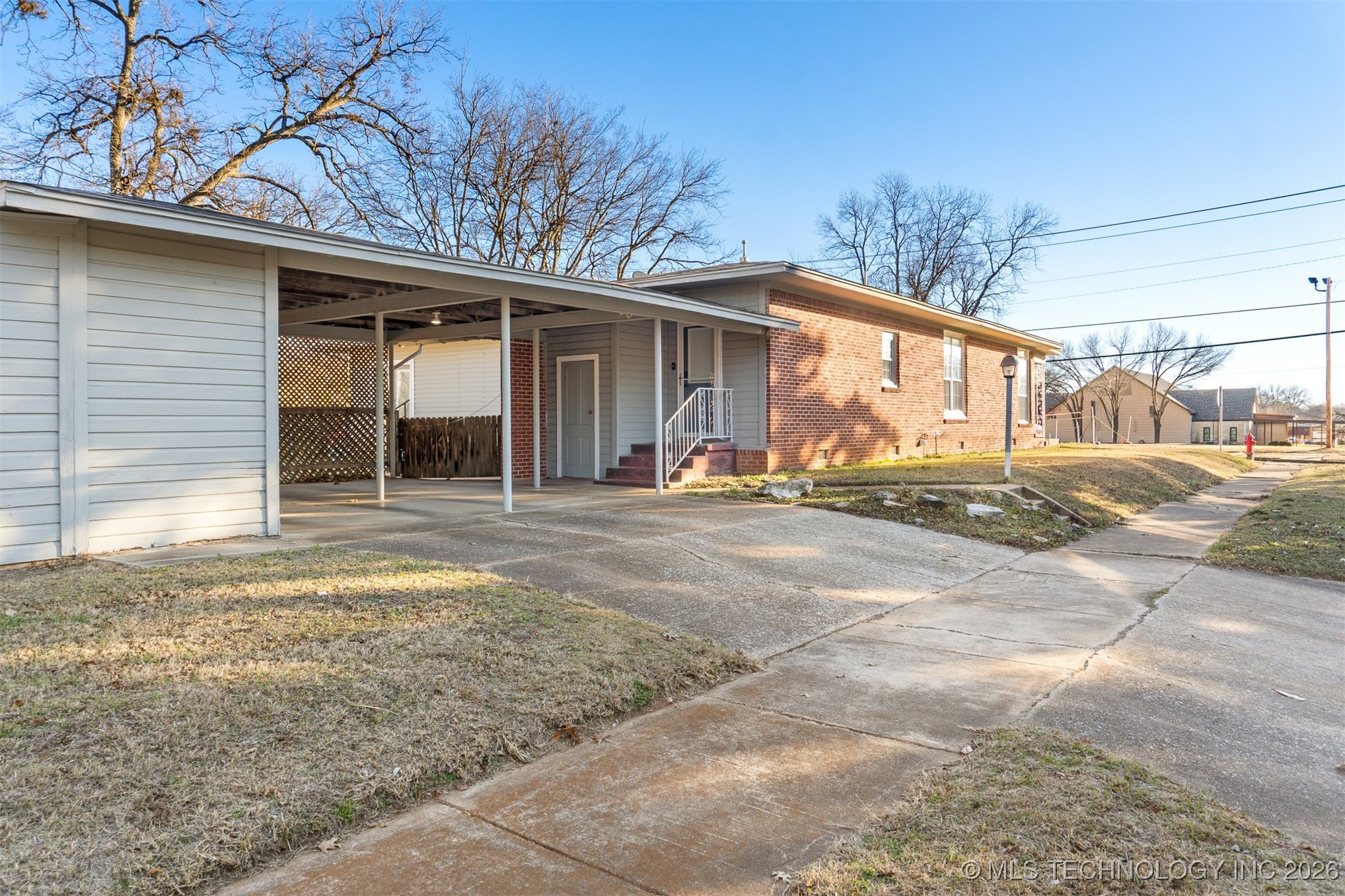 624 W Cedar Street Property Photo 2