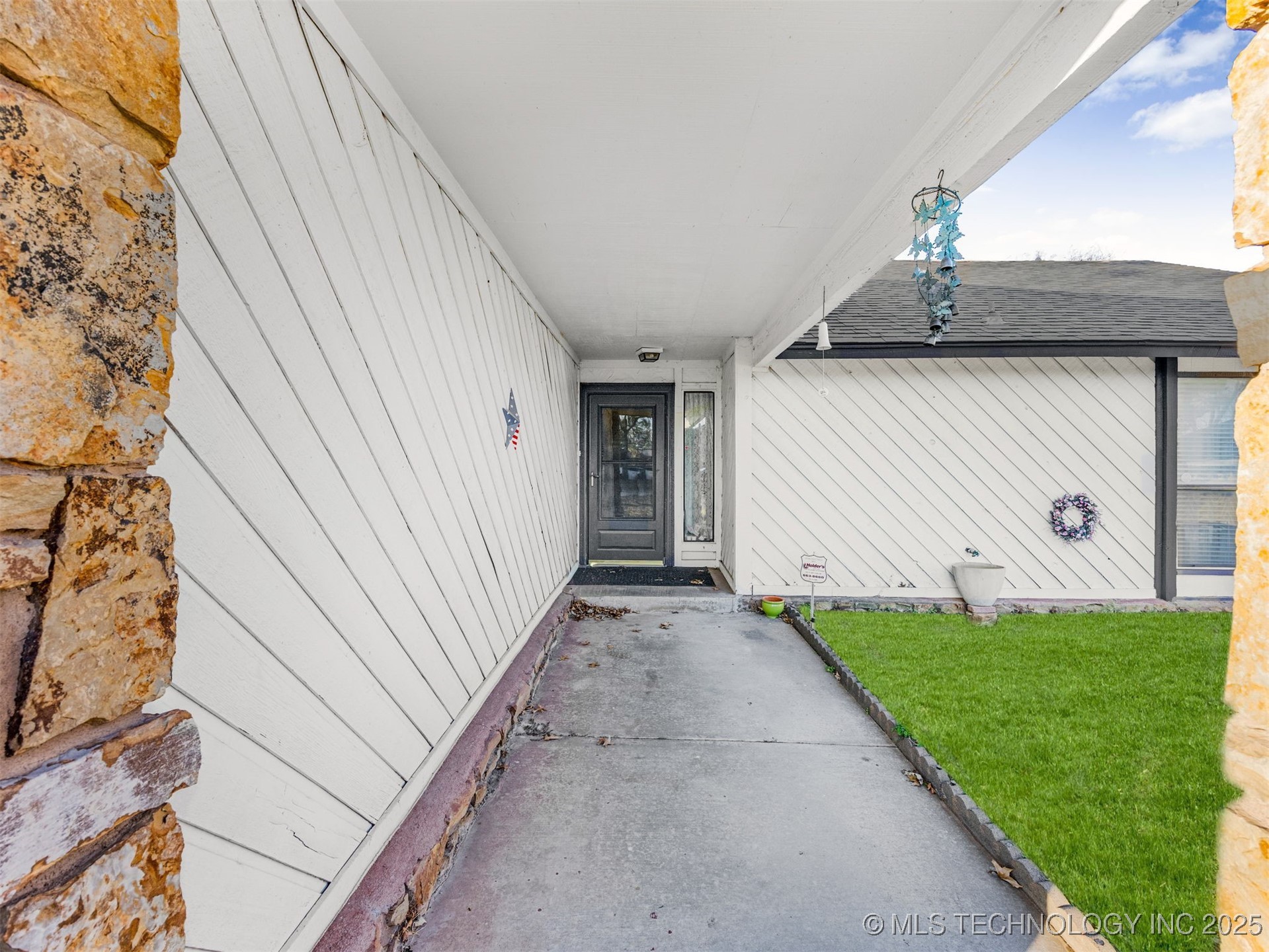 13811 E 32nd Street Property Photo 5