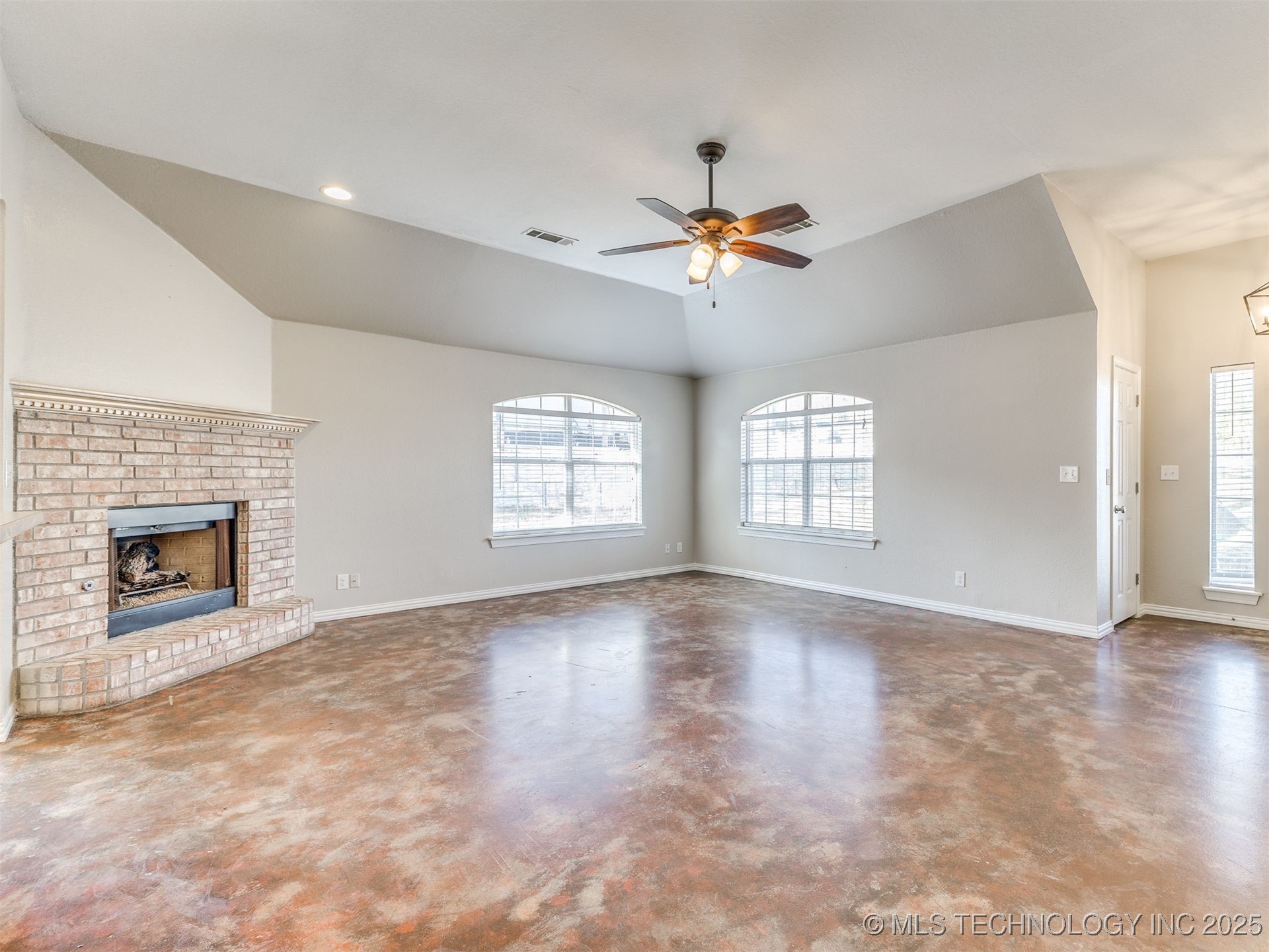 118 E 48th Street Property Photo 3