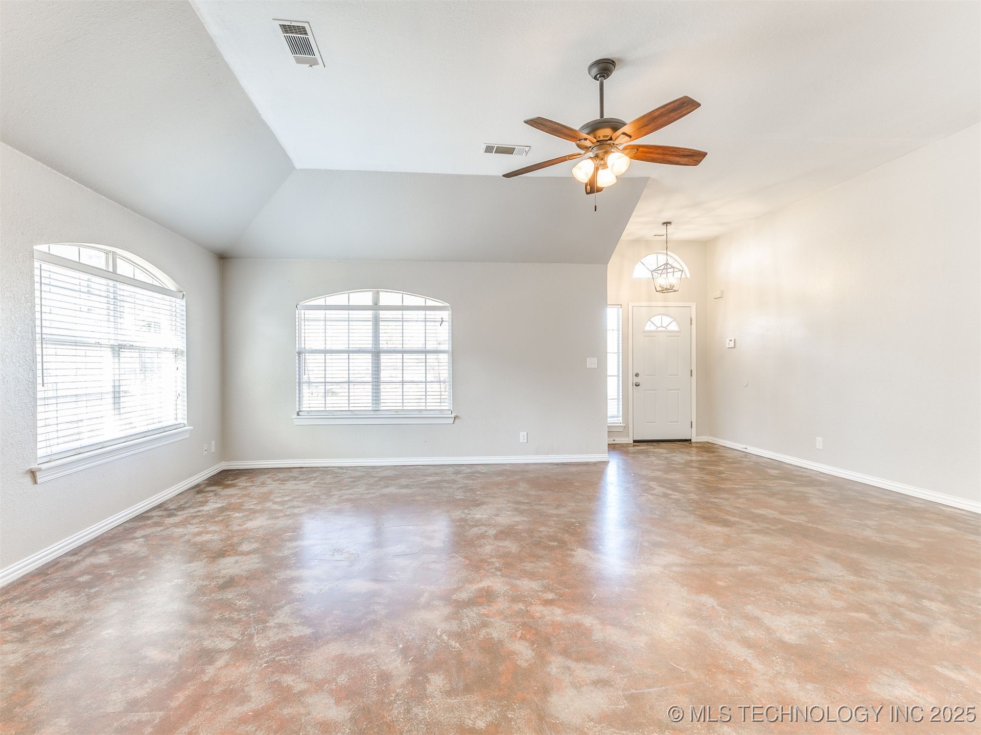 118 E 48th Street Property Photo 4