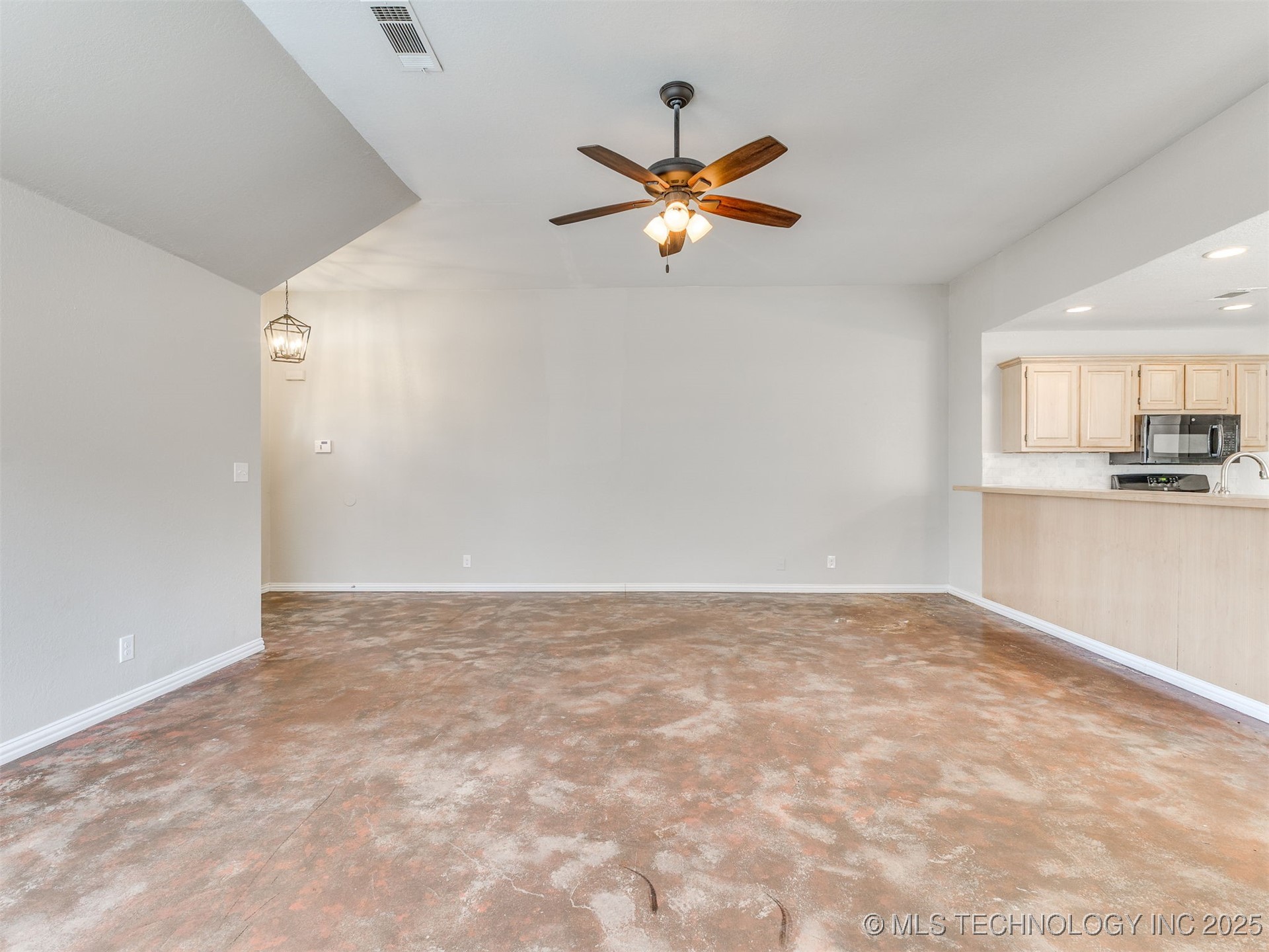 118 E 48th Street Property Photo 5