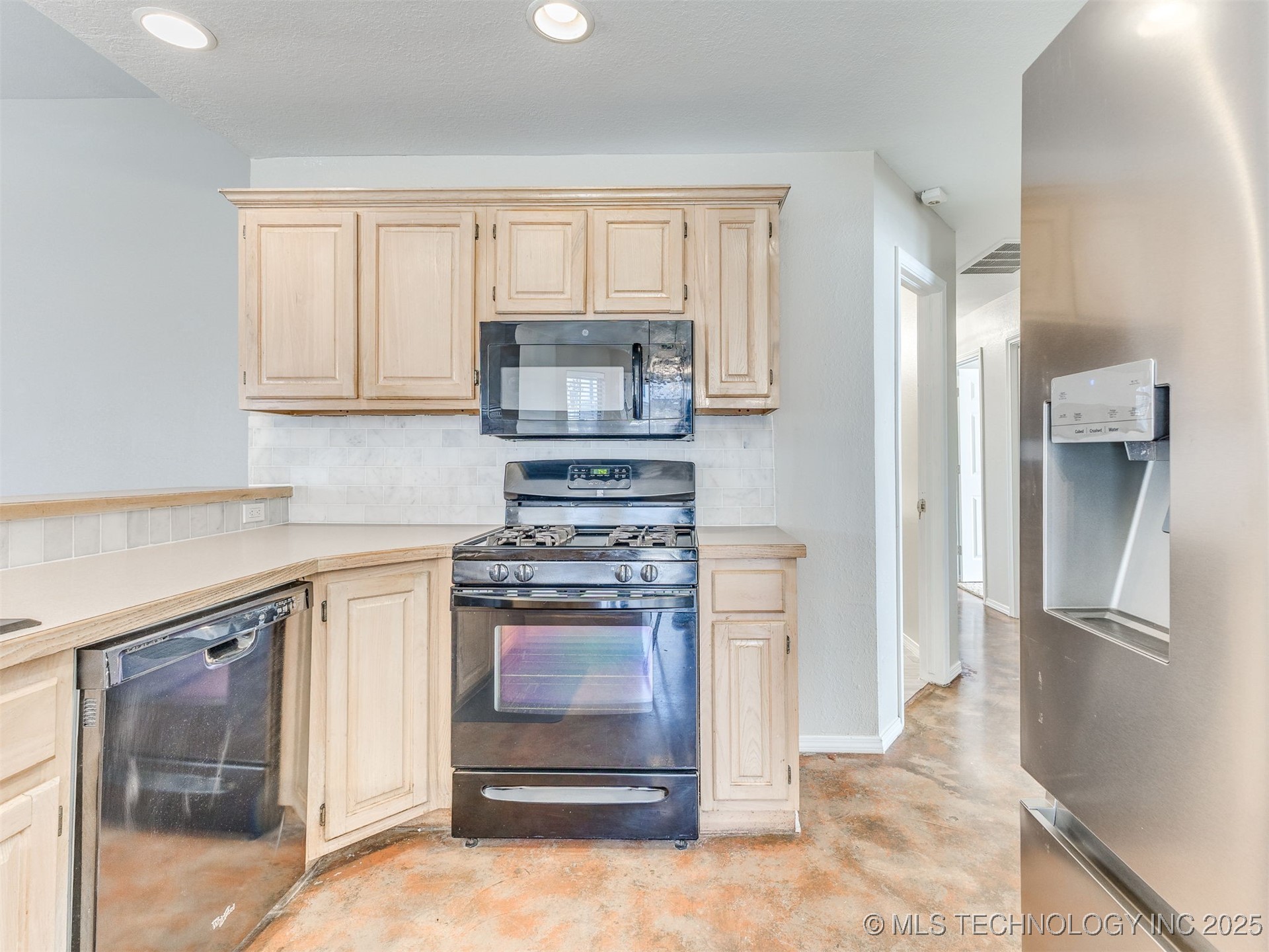 118 E 48th Street Property Photo 9