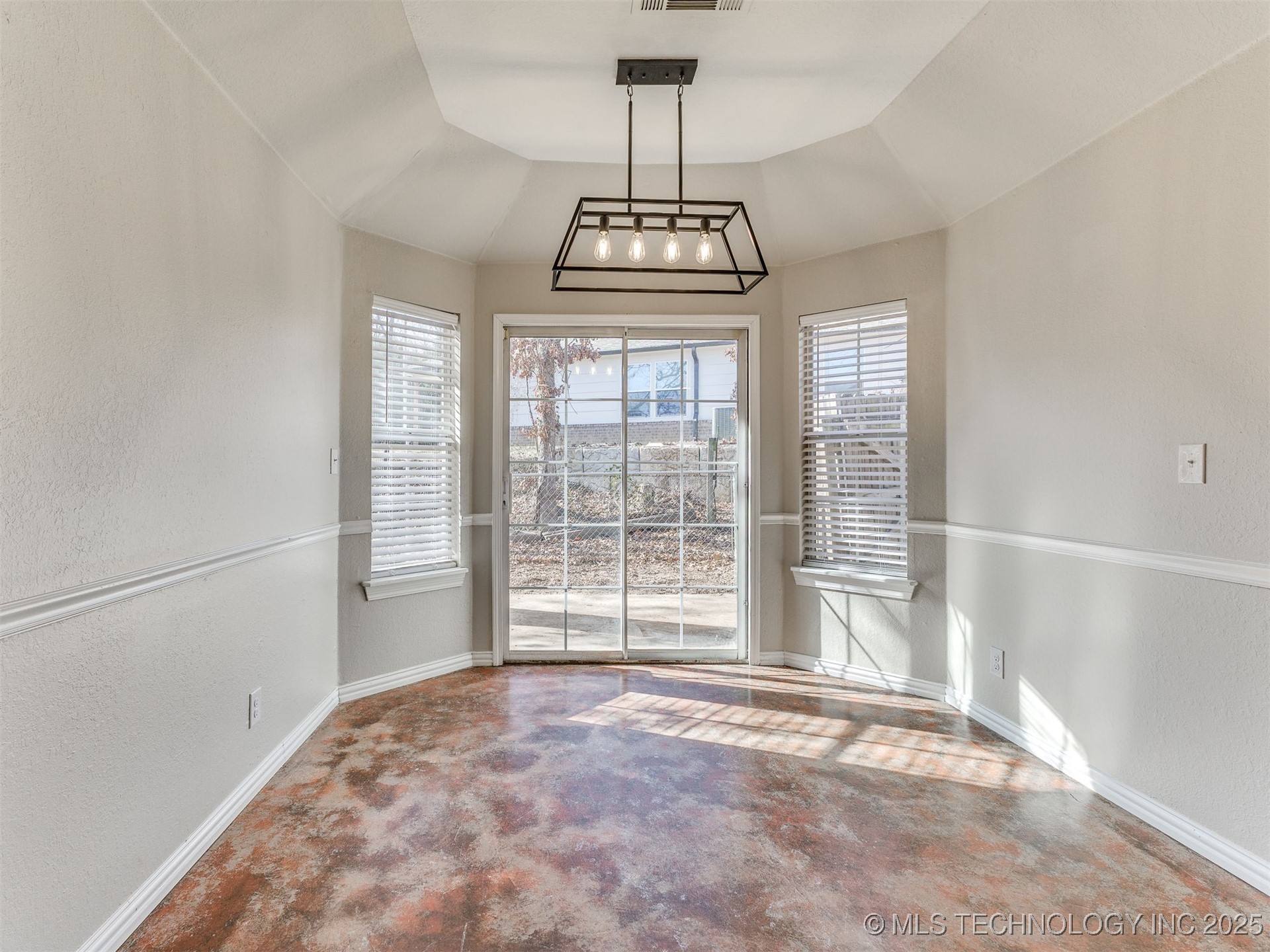 118 E 48th Street Property Photo 11